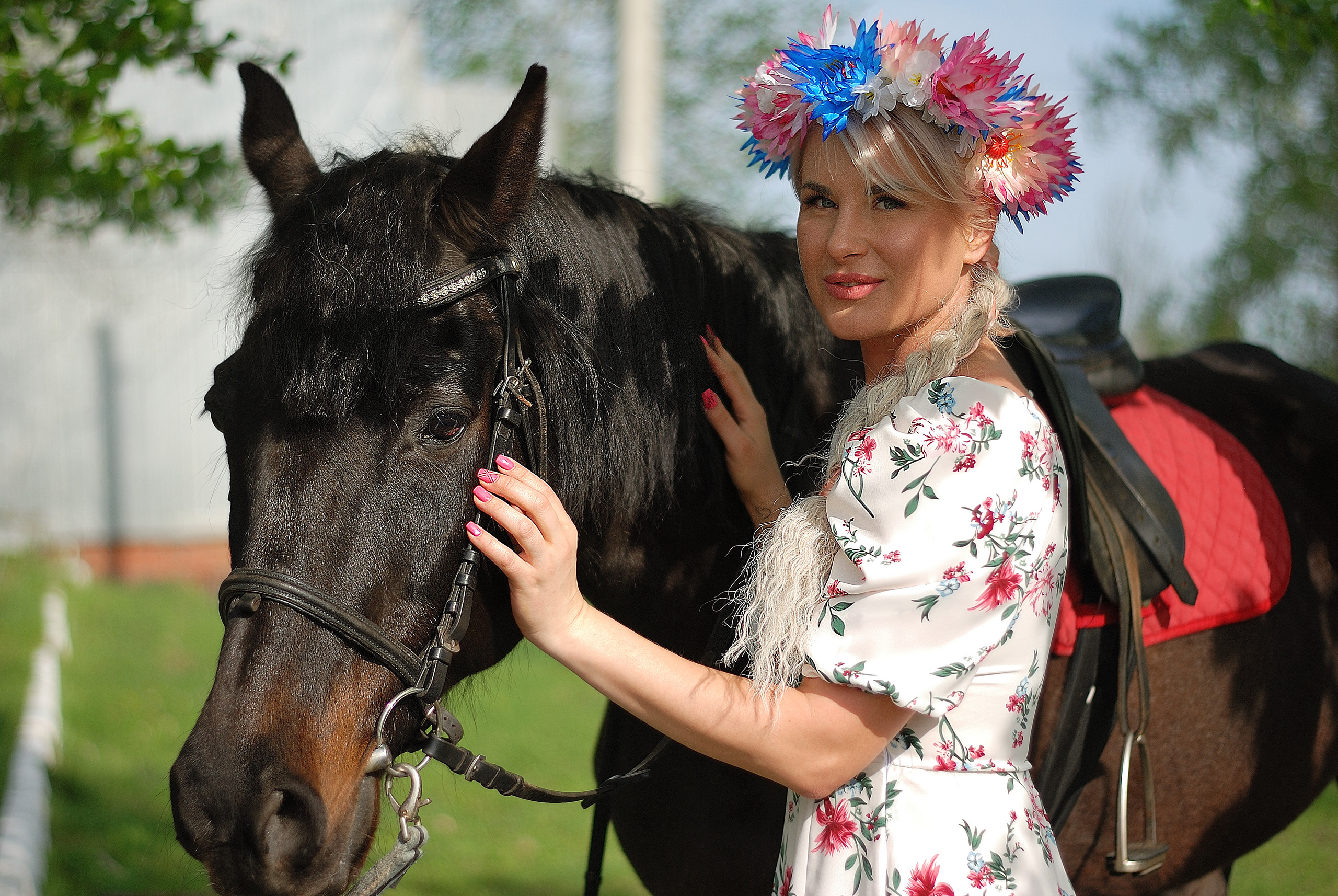 Фотосессии на лошадях. Фотопроекты арт-студии «Мастер и Маргарита». Свадебные фотосессии, Love story, фотосессии в студии, фотопрогулки. Макияж и укладка. Услуги стилиста и имиджмэйкера. Прокат нарядов для фотосессий.