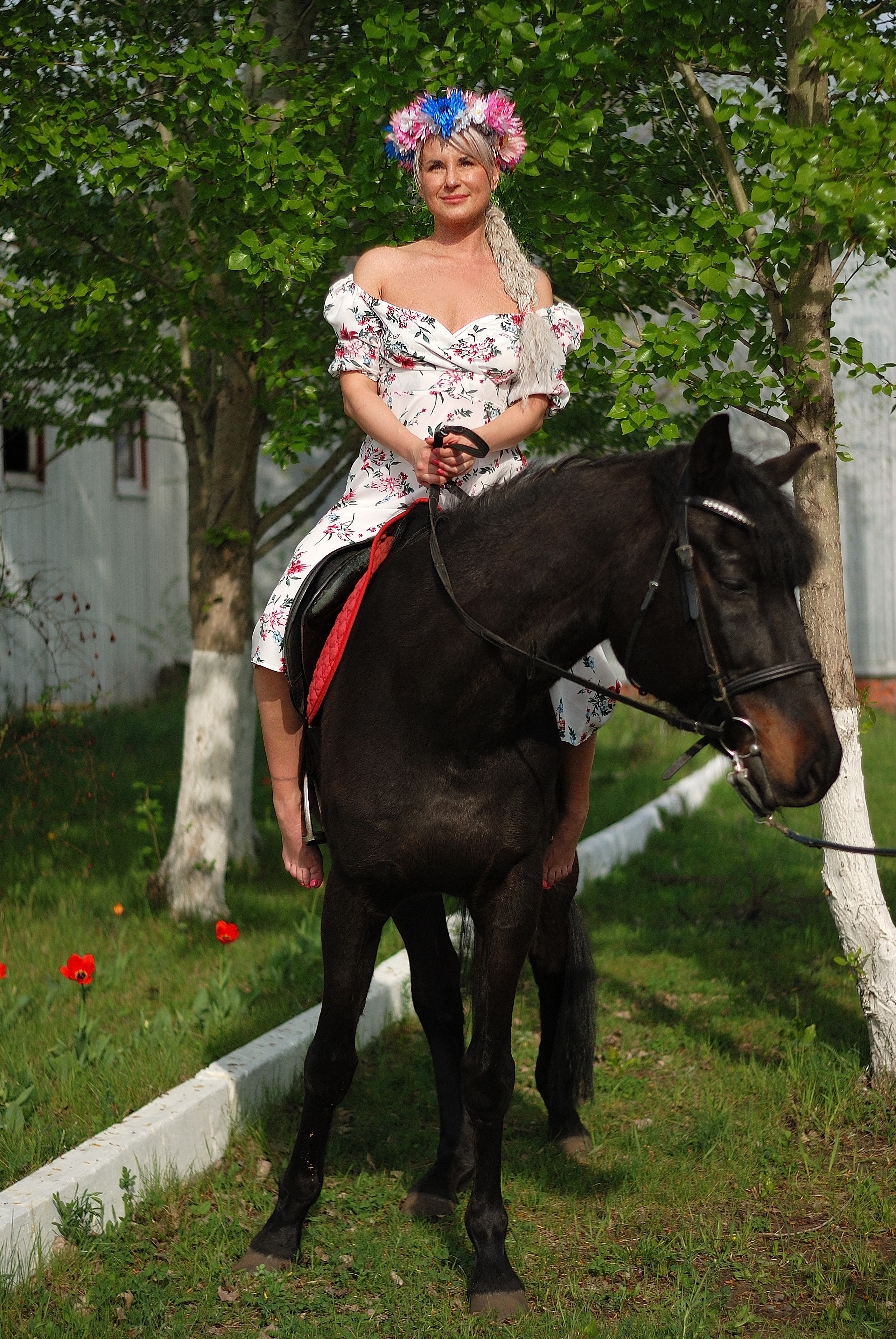 Фотосессии на лошадях. Фотопроекты арт-студии «Мастер и Маргарита». Свадебные фотосессии, Love story, фотосессии в студии, фотопрогулки. Макияж и укладка. Услуги стилиста и имиджмэйкера. Прокат нарядов для фотосессий.