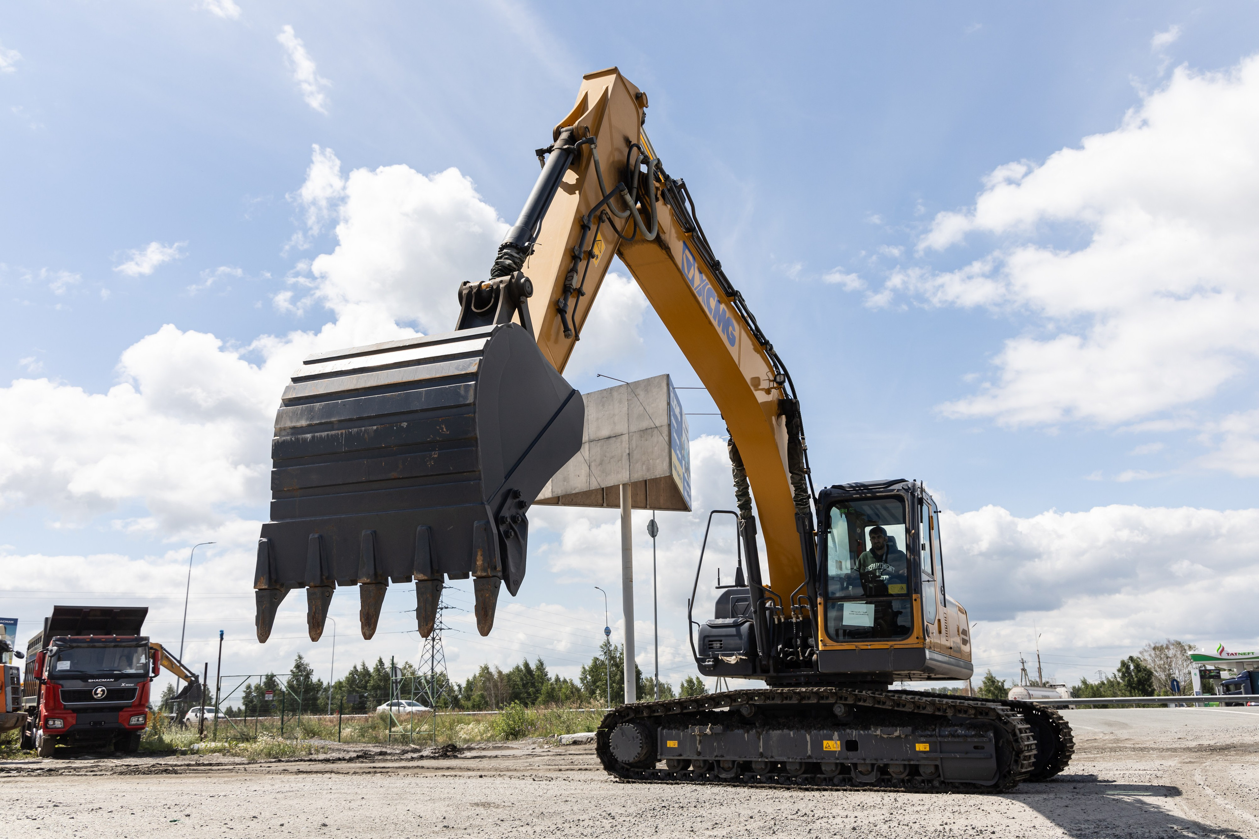 Спецтехника. Фотограф свадебный, репортажный, индивидуальный, фото для маркетплейсов, брендов, автосалонов