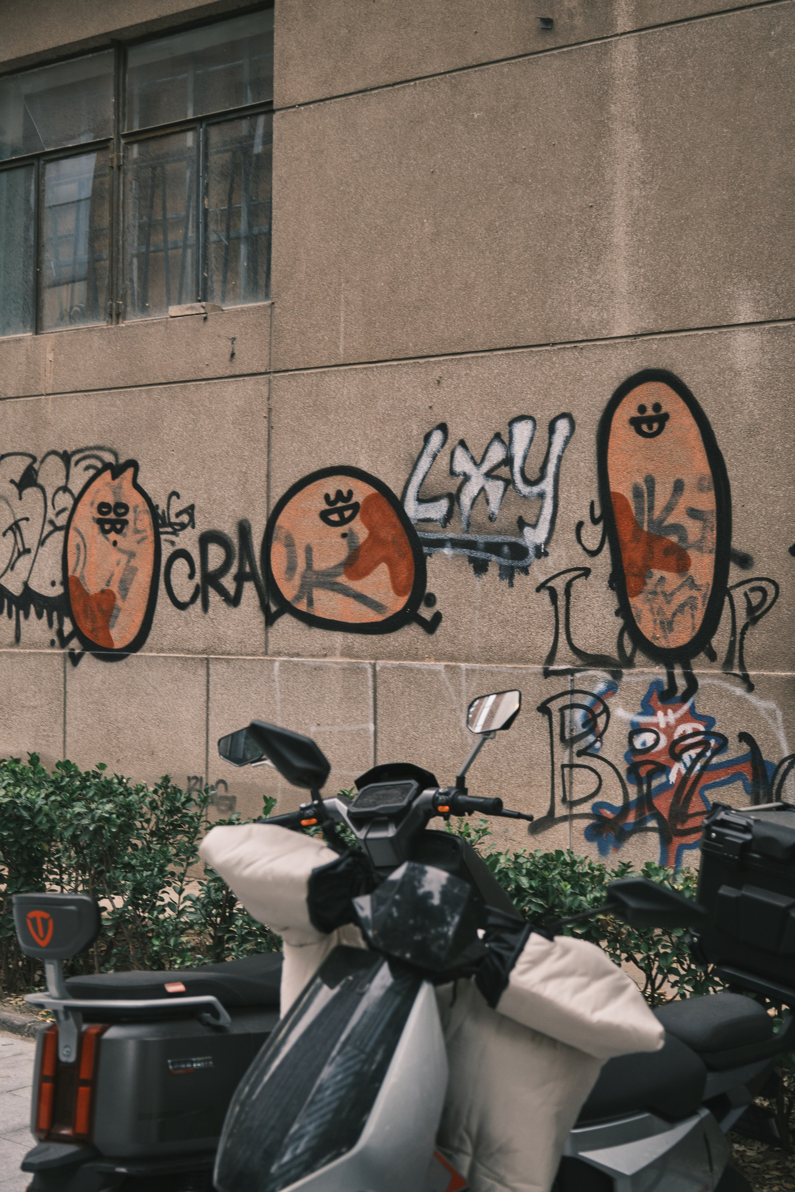 798 Art Zone, (798艺术区) — арт-зона в северо-восточной части Пекина.
