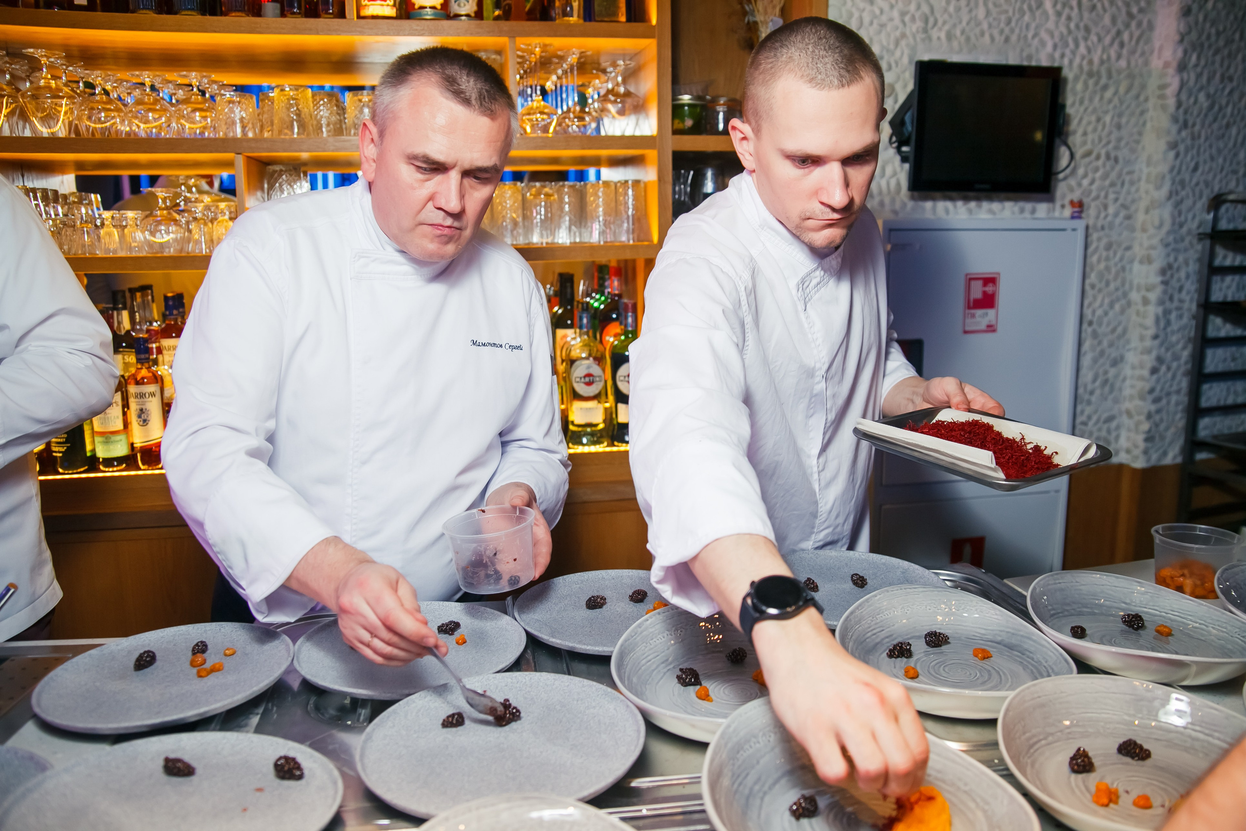 Гастроужин в ресторане Река с Шефповаром Владиславом Пискуновым. Свадебный и детский фотограф в Волгограде Слава Белов