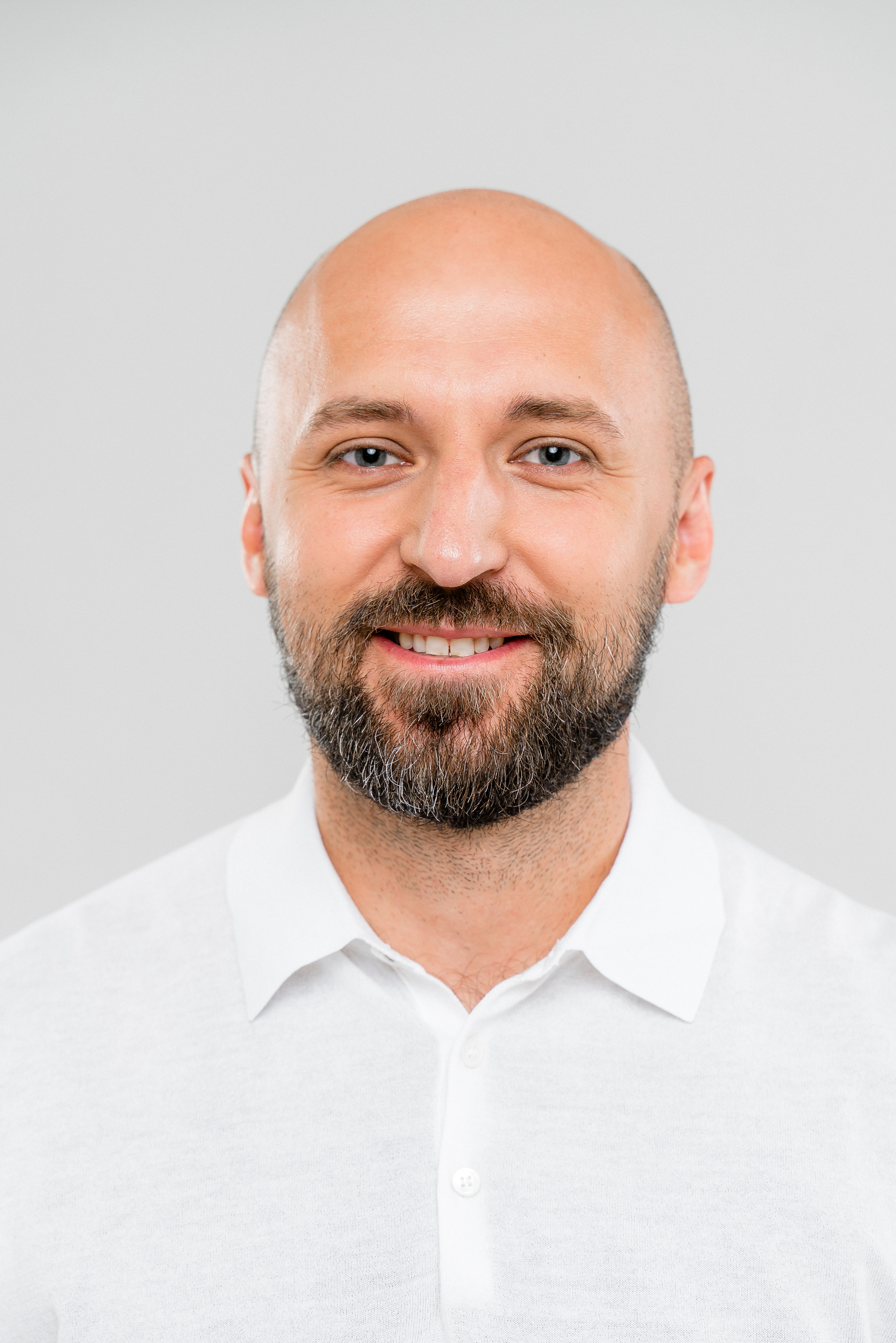 Корпоративные портреты (белый и черный фон). Репортажный и свадебный фотограф в Москве