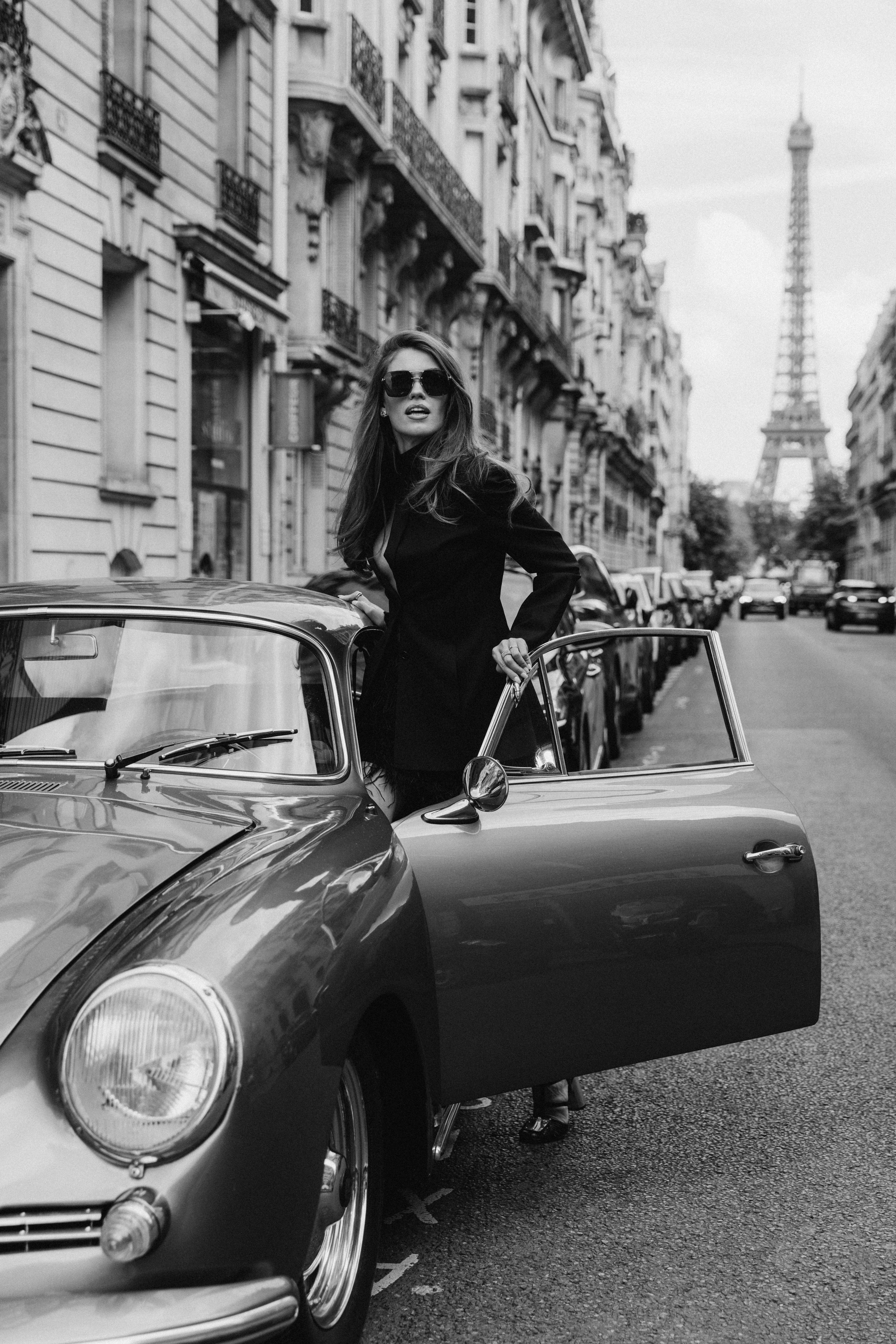 Hit the road. Photographer in Paris