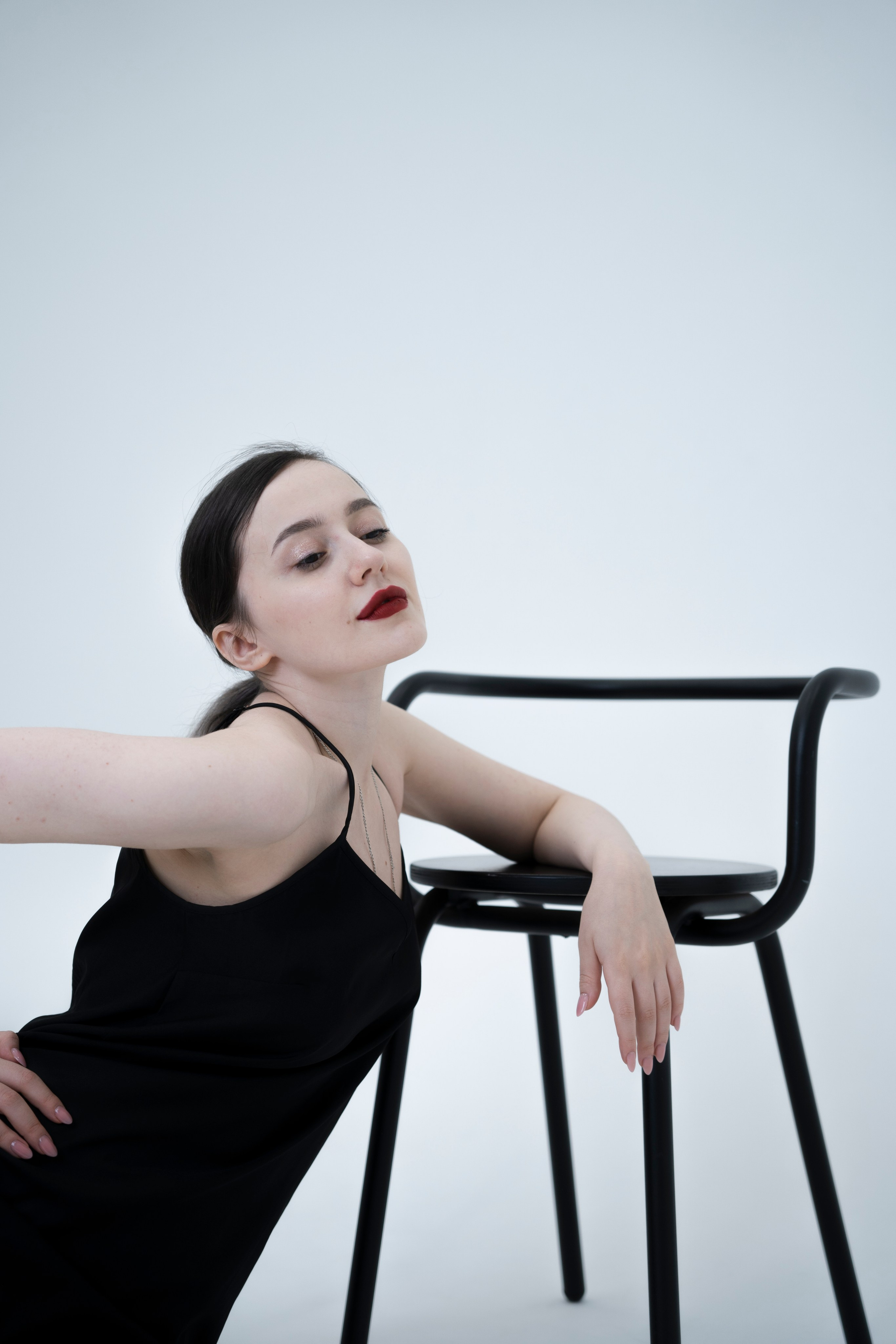 ДЕВОЧКА НА ШАРЕ. Главная