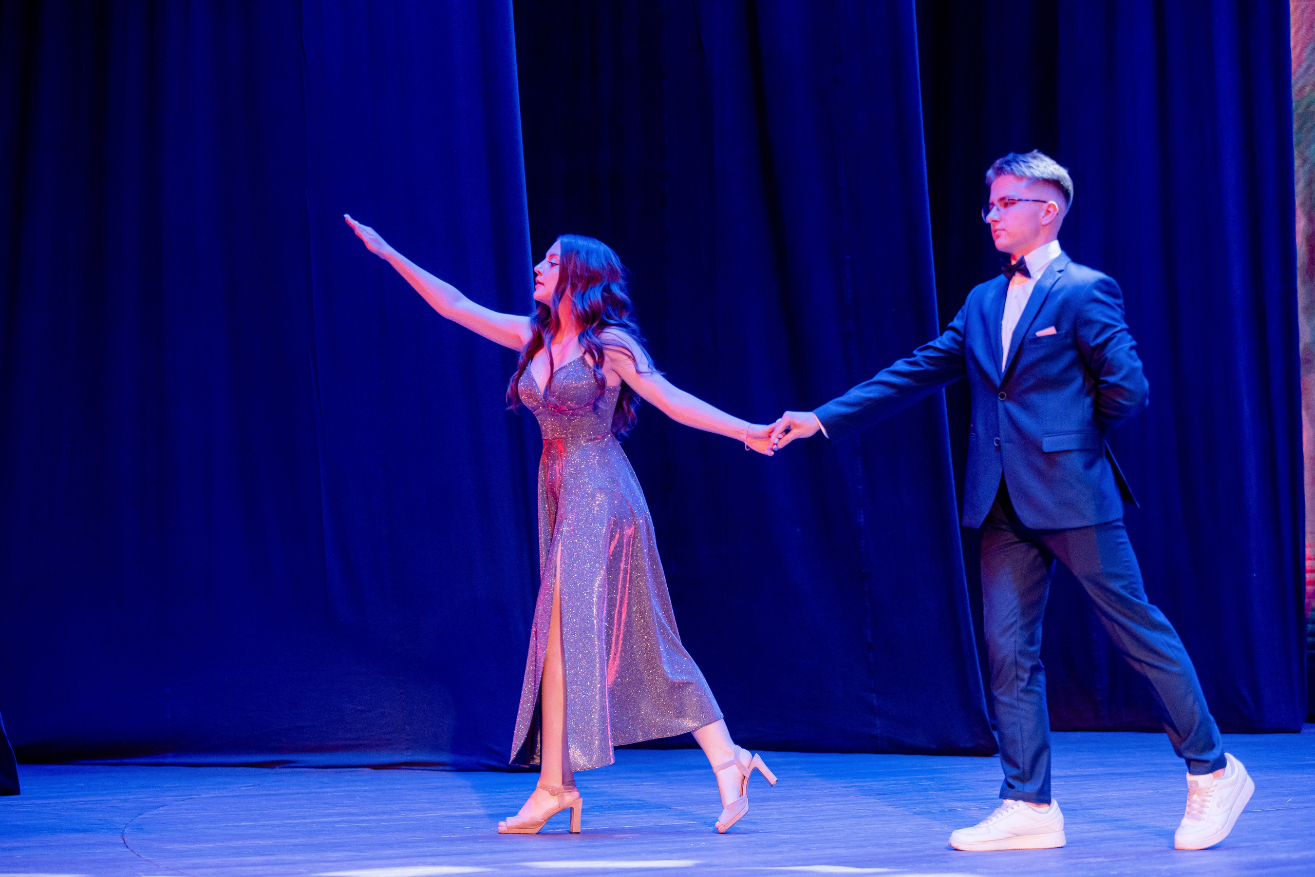 30 Школа. Вручение и Банкет. ДК Юбилейный и Банхоф. Фотограф в Волгограде и Волжском Александр Горбань