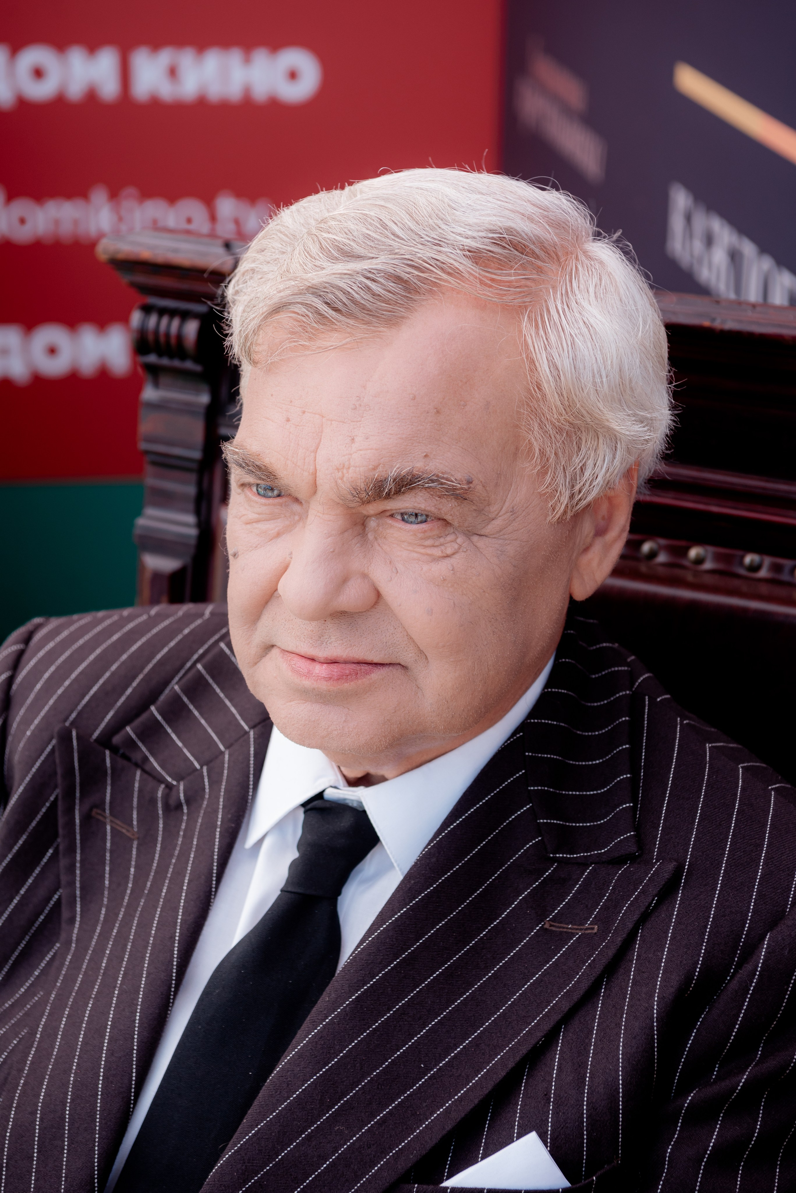 Портретные фото с артистами в палатке Триколор Дом Кинов на день города Волгоград. Фотограф в Волгограде и Волжском Александр Горбань