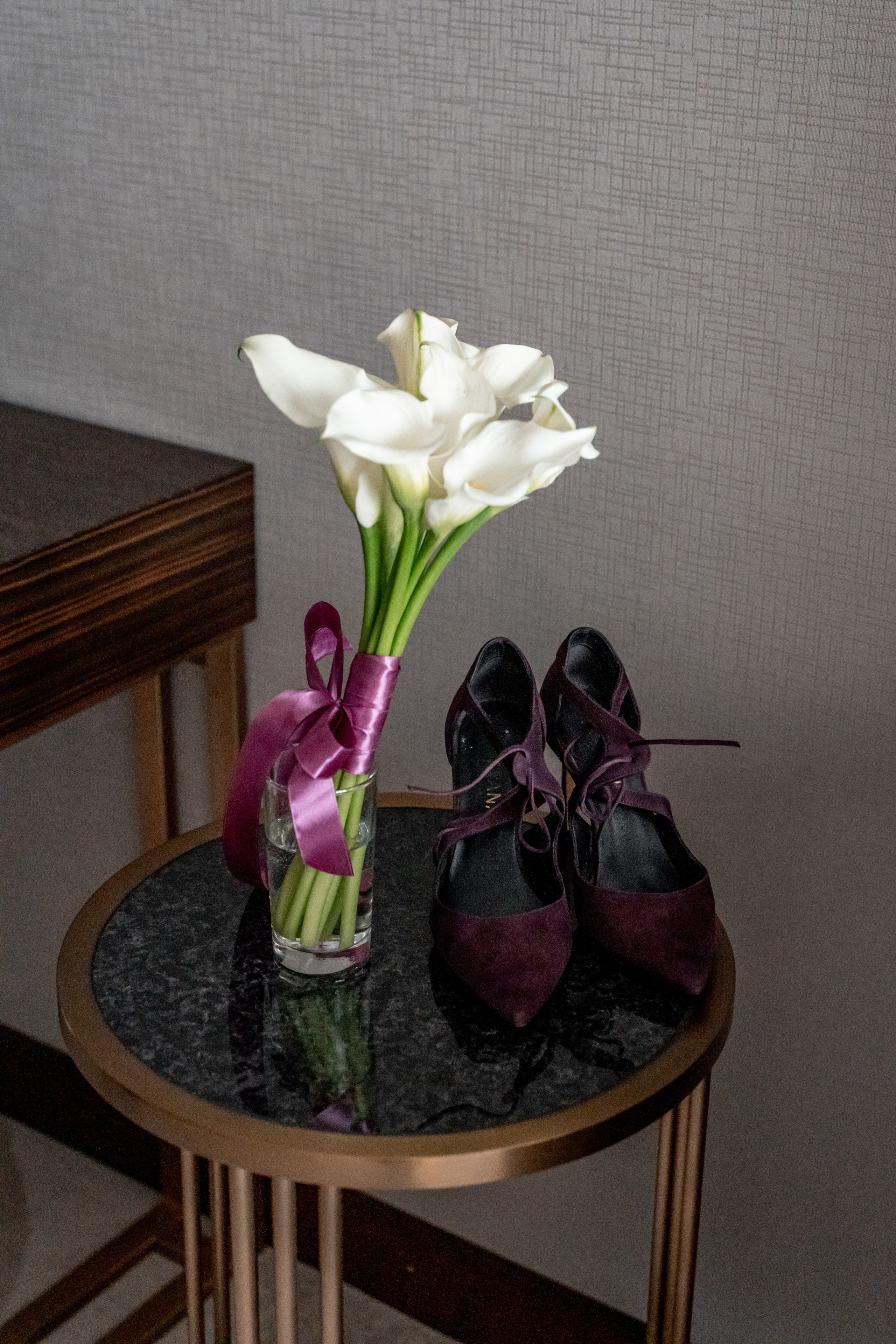 Свадебный фотограф в Москве. Свадебный фотограф Видное, Бутово, Домодедово, Щербинка, Царицыно. Свадебная фотосессия и сборы невесты в отеле Soluxe. Регистрация брака во дворце бракосочетания ВДНХ. Свадьба на ВДНХ. Свадебная фотосессия с ретро автомобилем Чайка. 