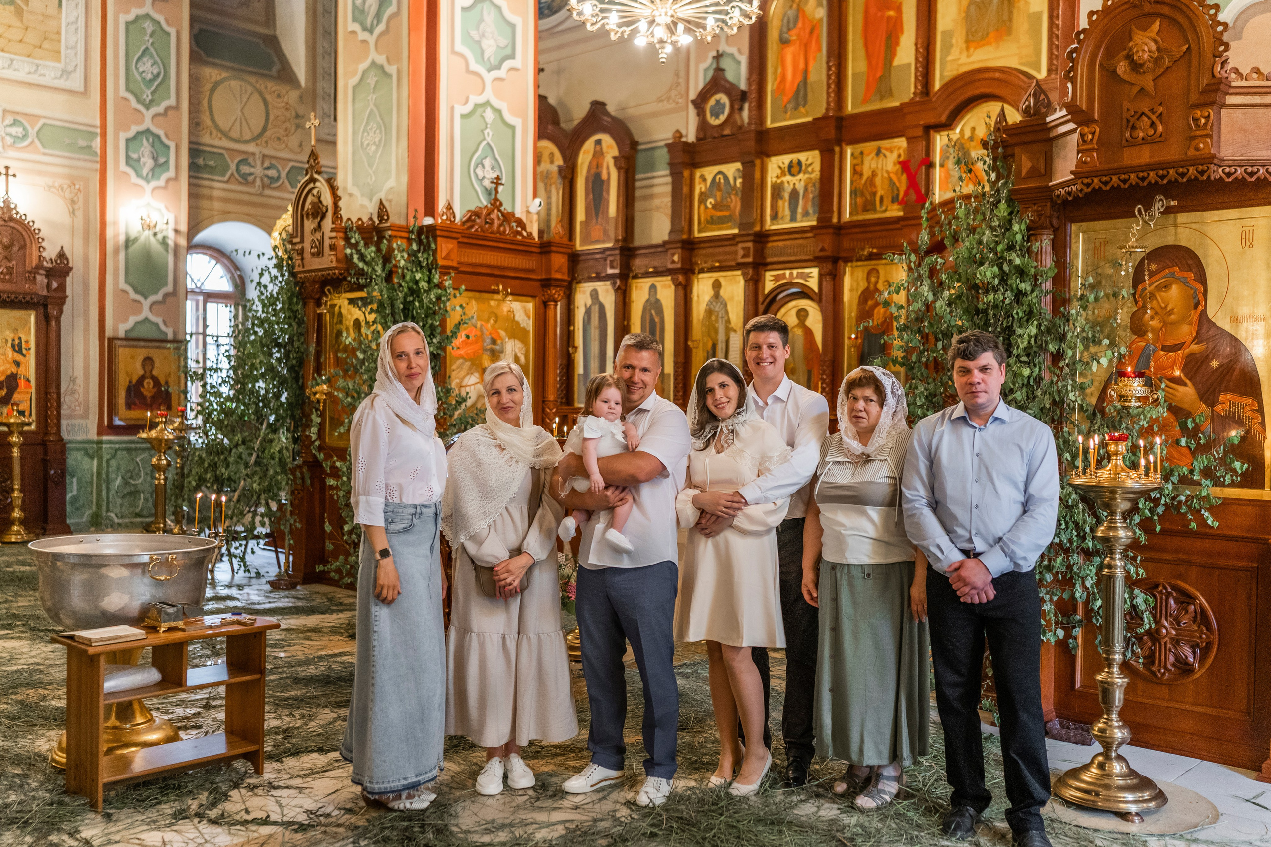Крещение в городе Троицке на Праздник Троицы. Семейный фотограф и фотограф на таинства в Москве Юлия Калайджян