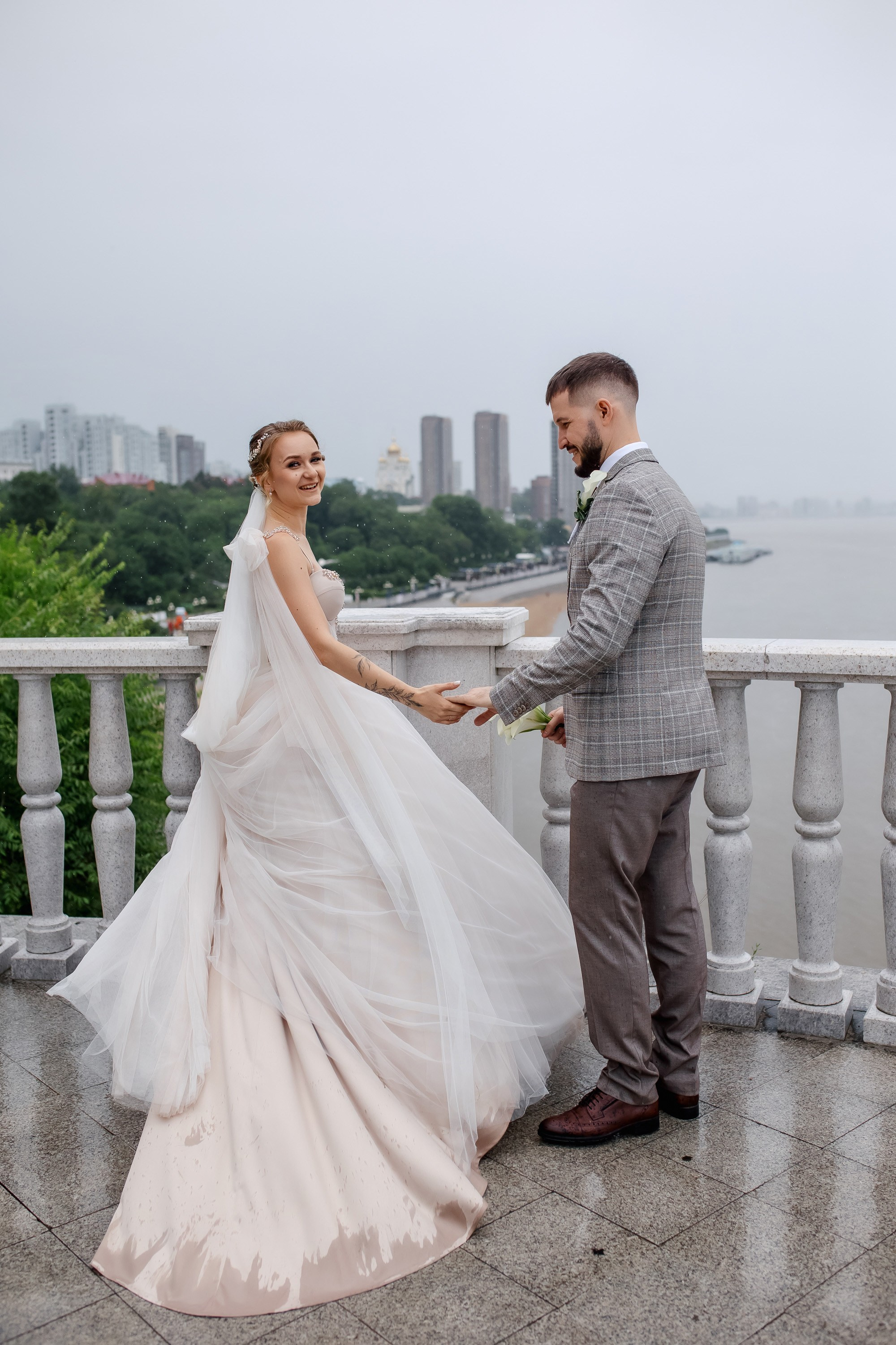 Степан и Ульяна. Утро. Загс. Прогулка. Дождь и солнце. Свадебный фотограф в Хабаровске