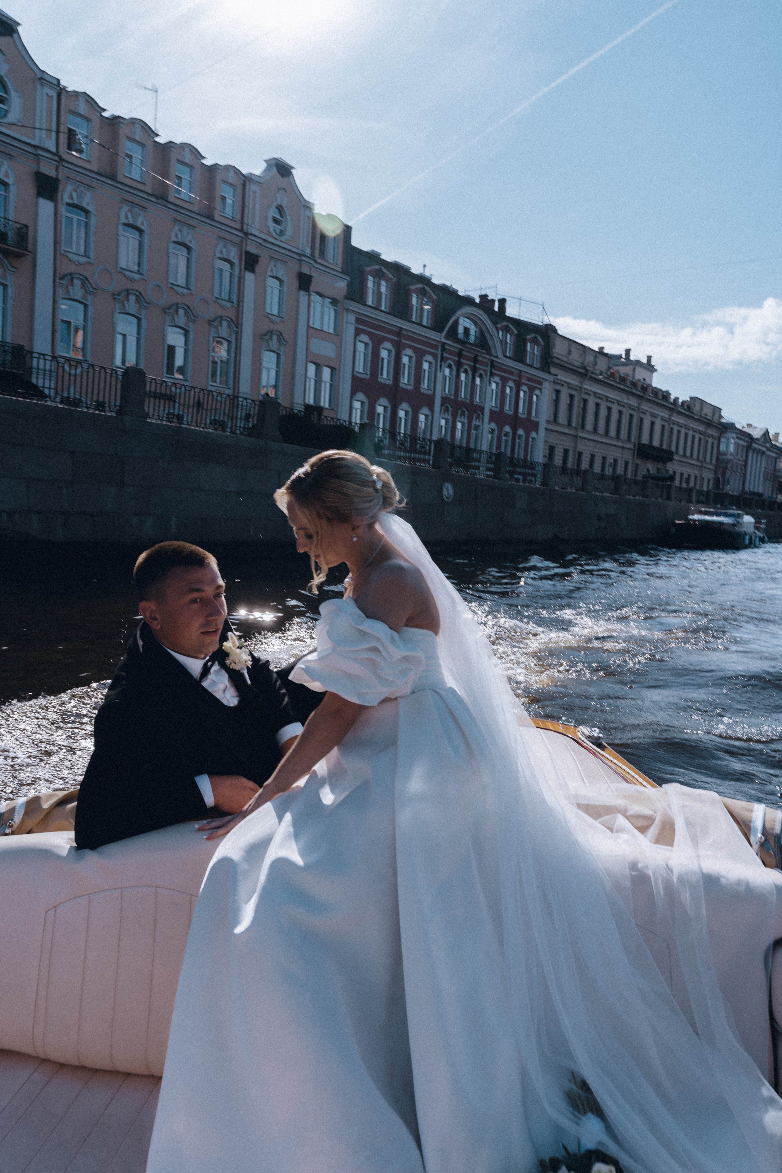 СВАДЕНБНАЯ СЬЕМКА НА КАТЕРЕ ПО КАНАЛАМ САНКТ-ПЕТЕРБУРГА И В АКВАТОРИИ НЕВЫ. Профессиональный фотограф, Санкт-Петербург — Виктория Богомолова