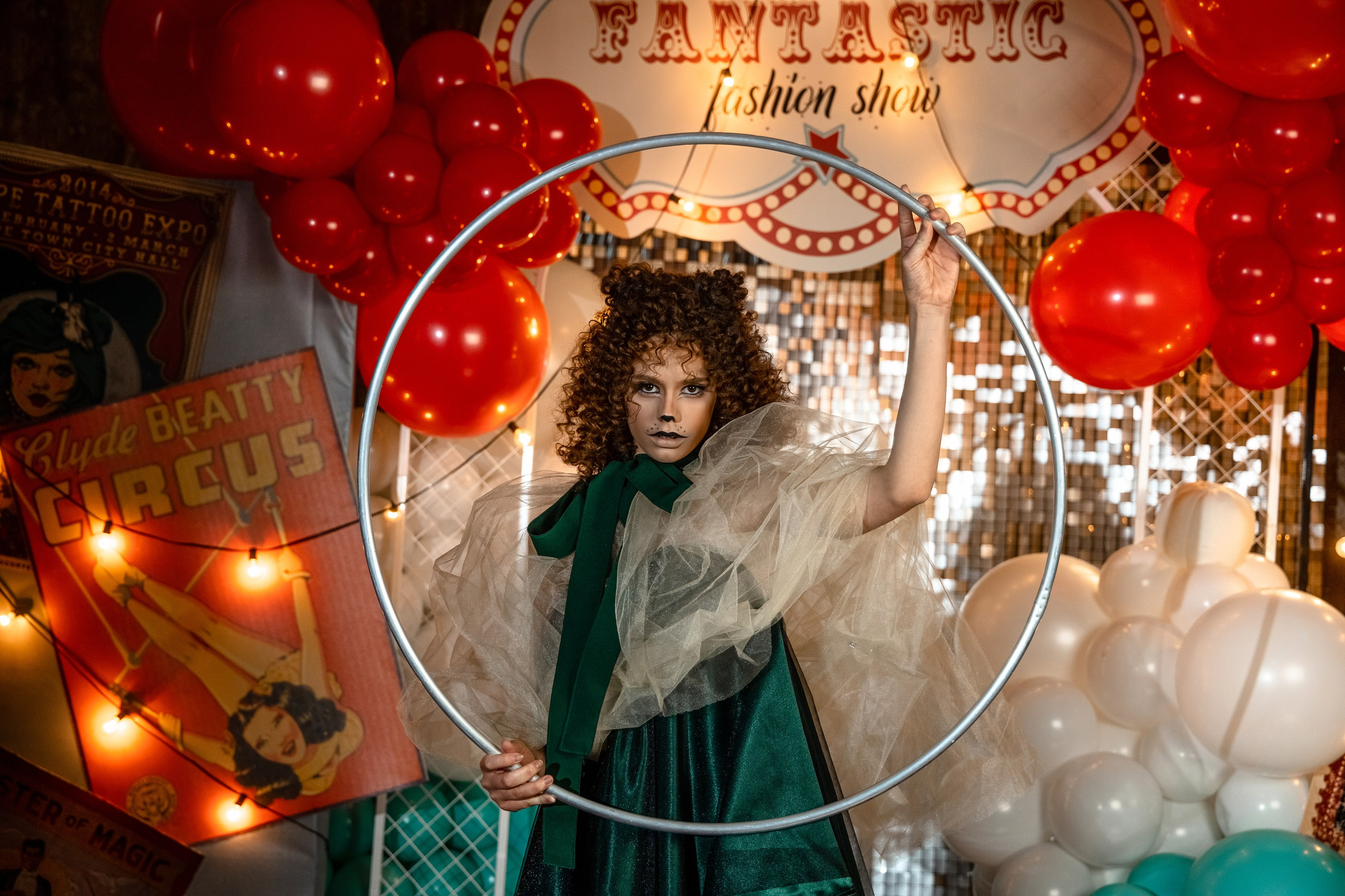 Fashion Circus. Визажист Александра Стурова, причёски Ксения Матджанова, декоратор Ксения Сергеева. Татьяна Мирзоян