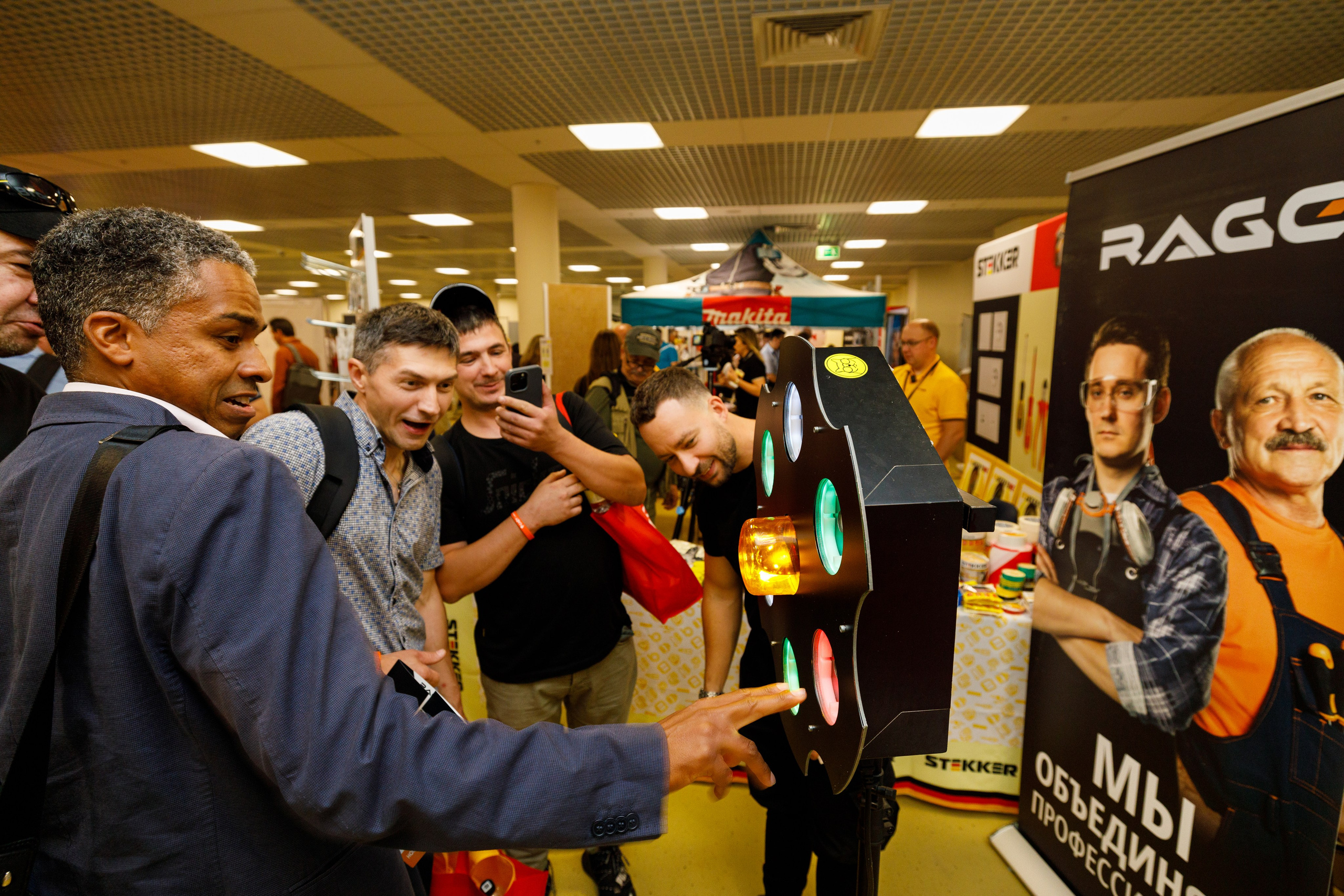 Съёмка стенда на выставке. Фотограф на мероприятие в Москве Марик