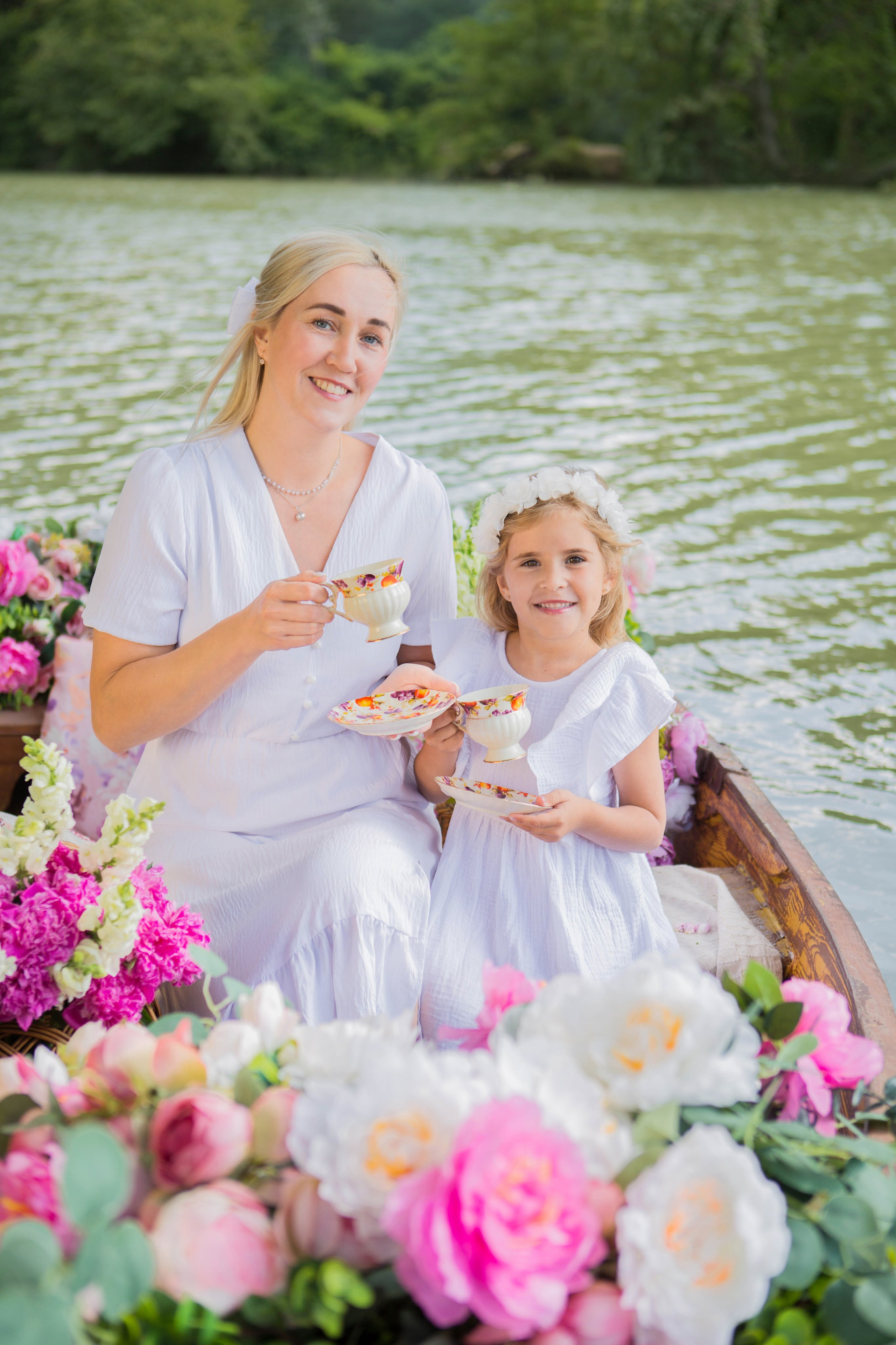 Лодка с пионами. Свадебный семейный и детский фотограф в Краснодаре Карина Федоровская