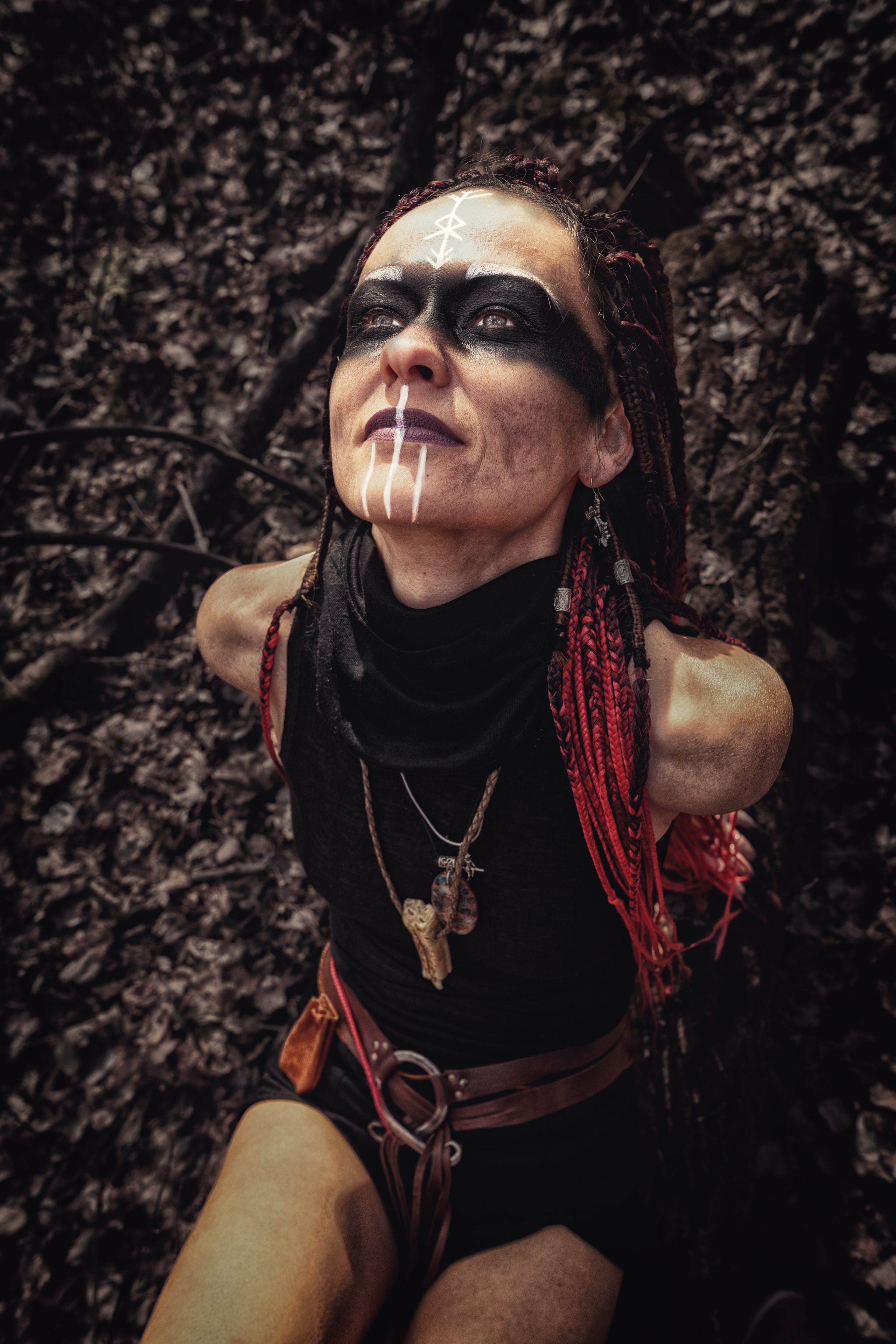 Ведьмина роща — это ТФП фотопроект с непрофессиональной, но очень красивой моделью, Мариной. Фотограф портретист в Троицке и Москве Иван Парусиди