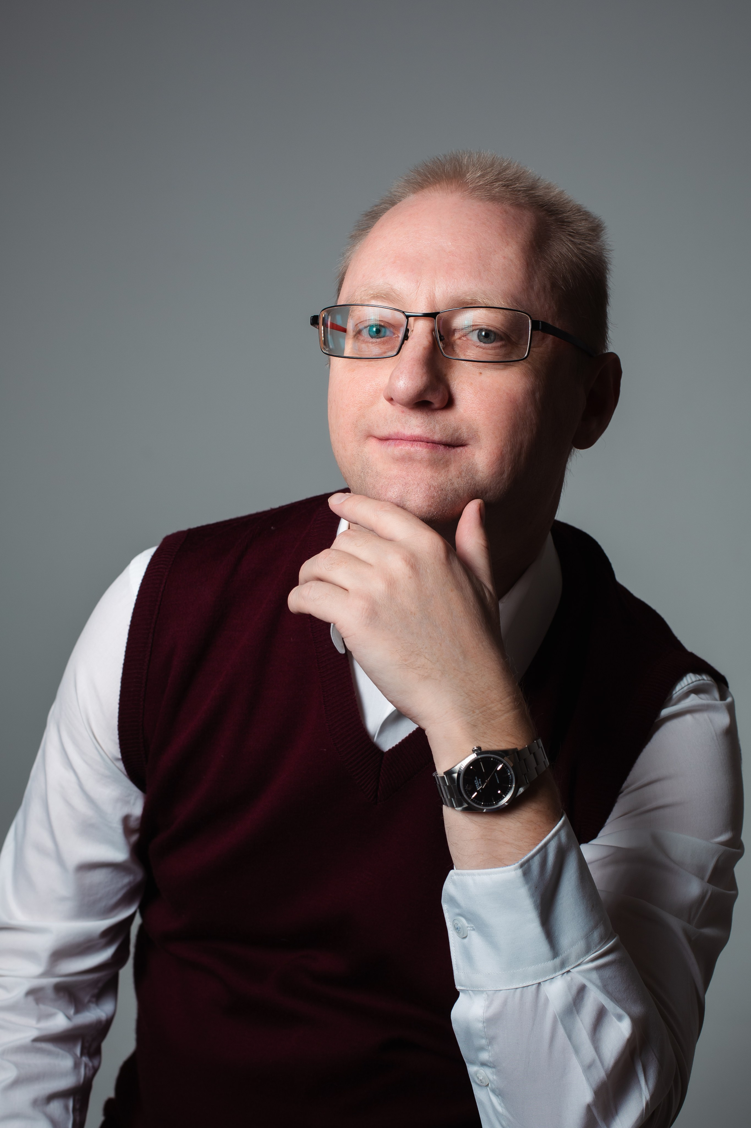 Евгений и Ольга с детьми. Фотограф Julia Milton | Портреты, съемки для маркетплейсов, лавстори, съёмка беременности в Санкт-Петербурге. Обучение фотографии в Спб очно