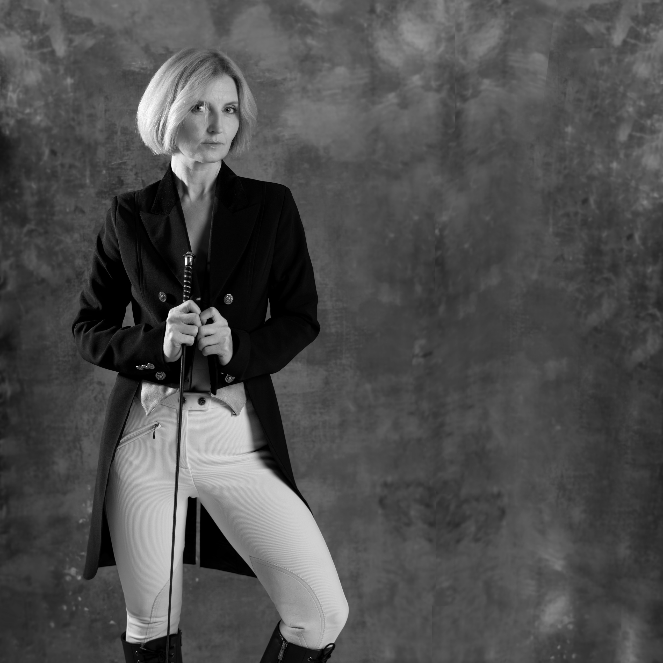 Женский портрет: sexy. Фотограф Марина Доглядная Челябинск фотосессии с лошадьми, мотоциклами