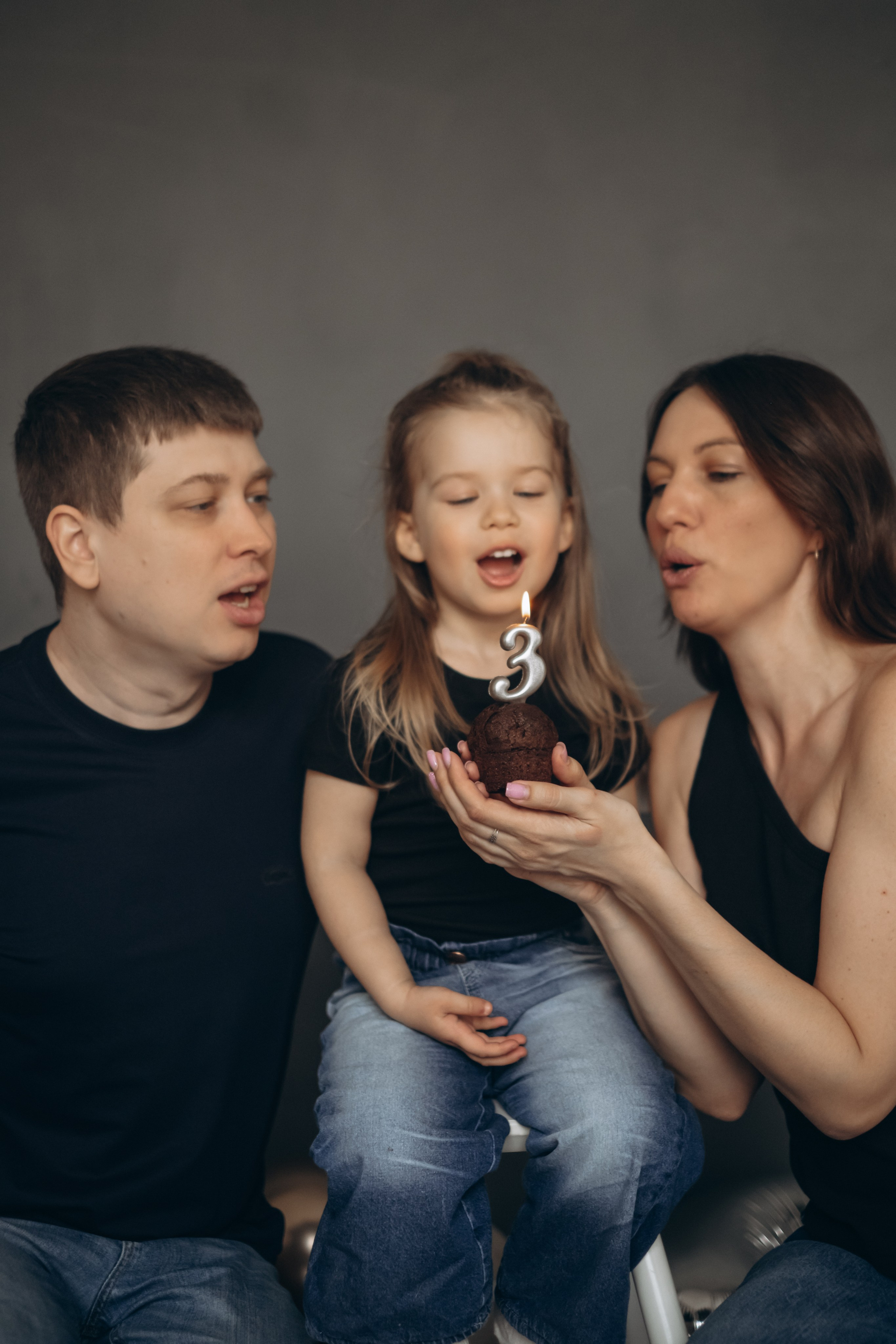 Фотосессия «День рождения» в минималистичной студии. Фотограф Новосибирск Анна Рождественская