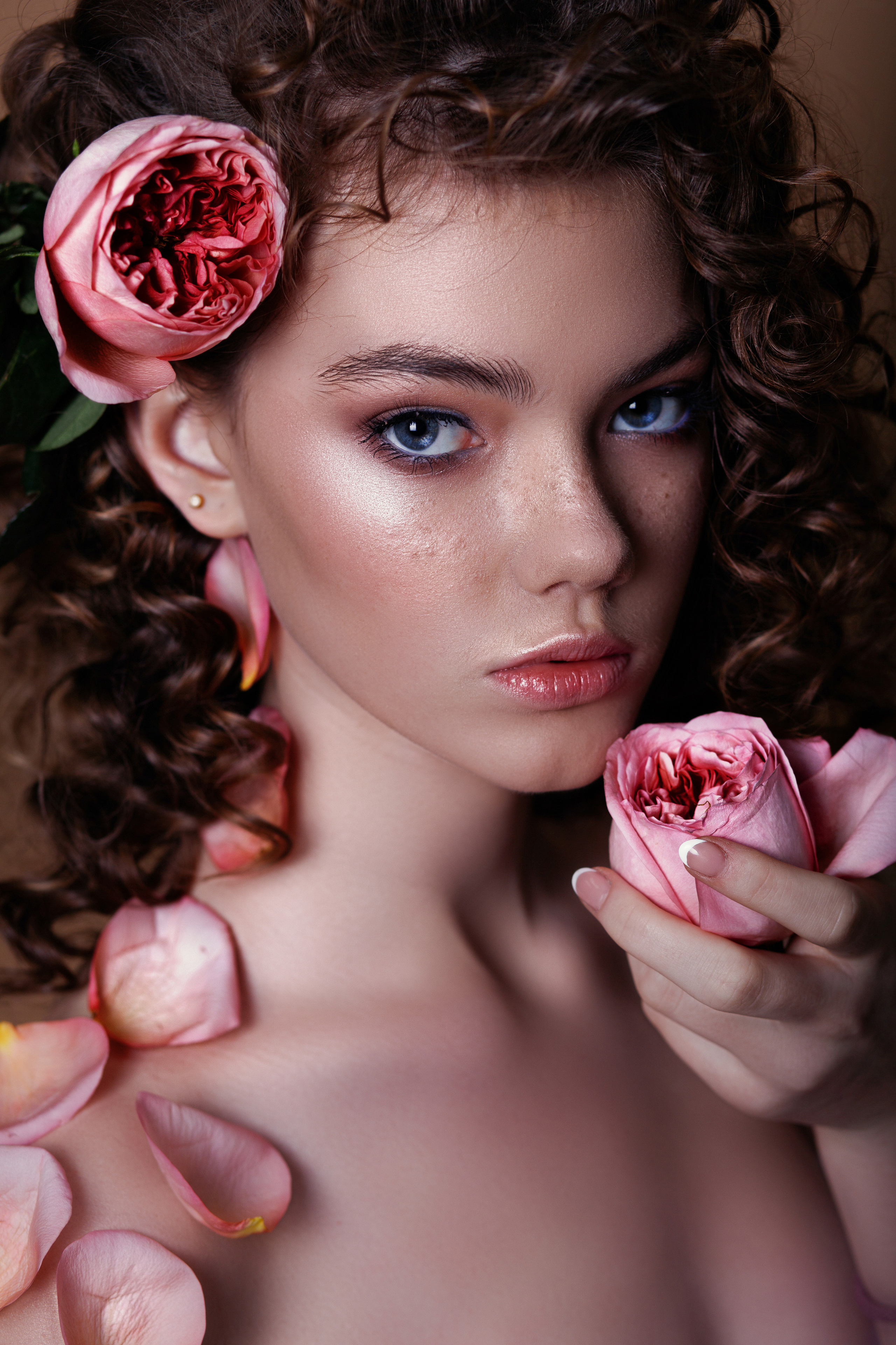 Нежный портрет молодой девушки с розой. Фотограф в Подольске — Мария Бучнева