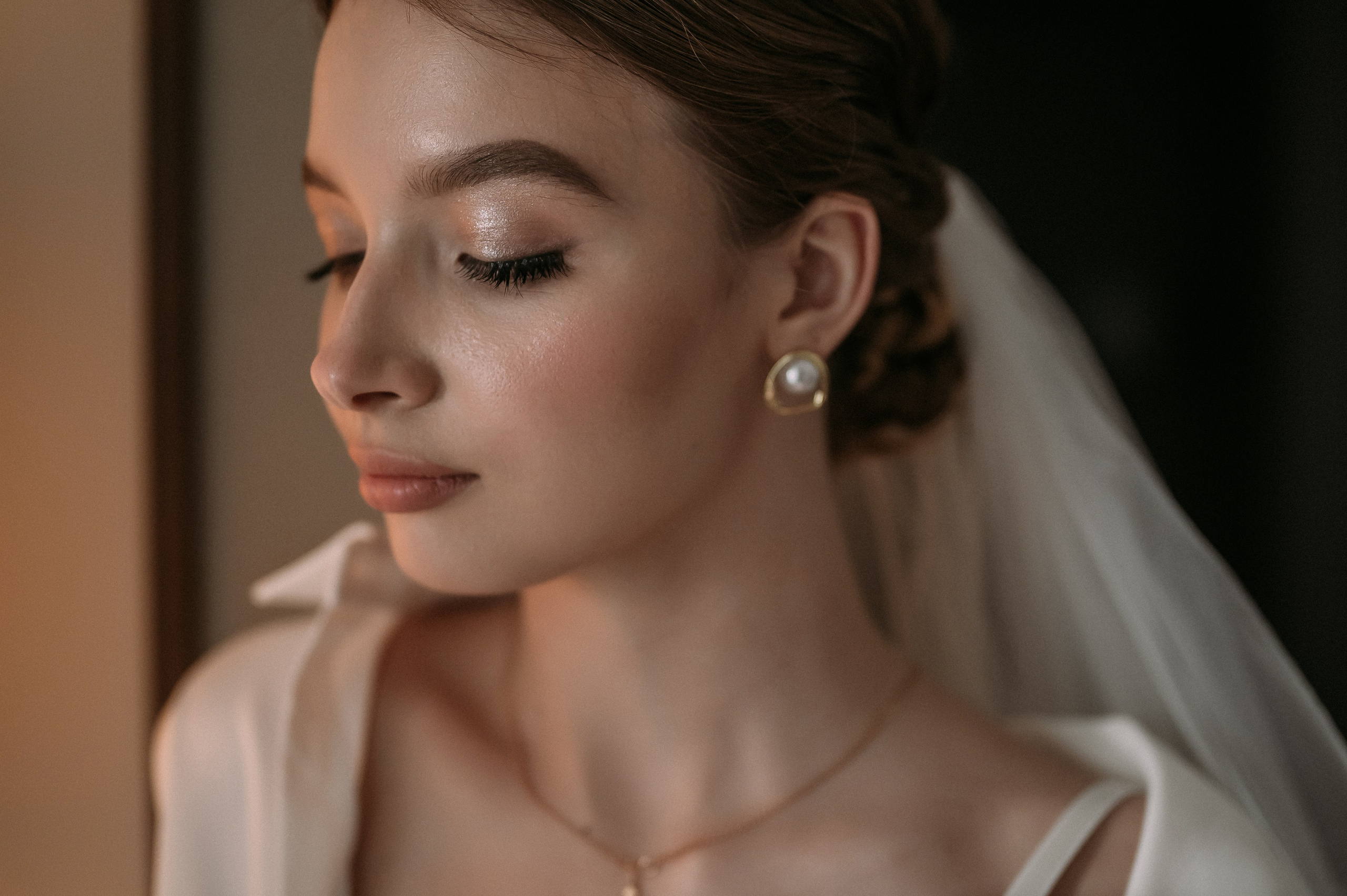 Свадебное утро и прогулка красивой яркой пары. Свадебный и семейный фотограф в Симферополе Дарья Маркова