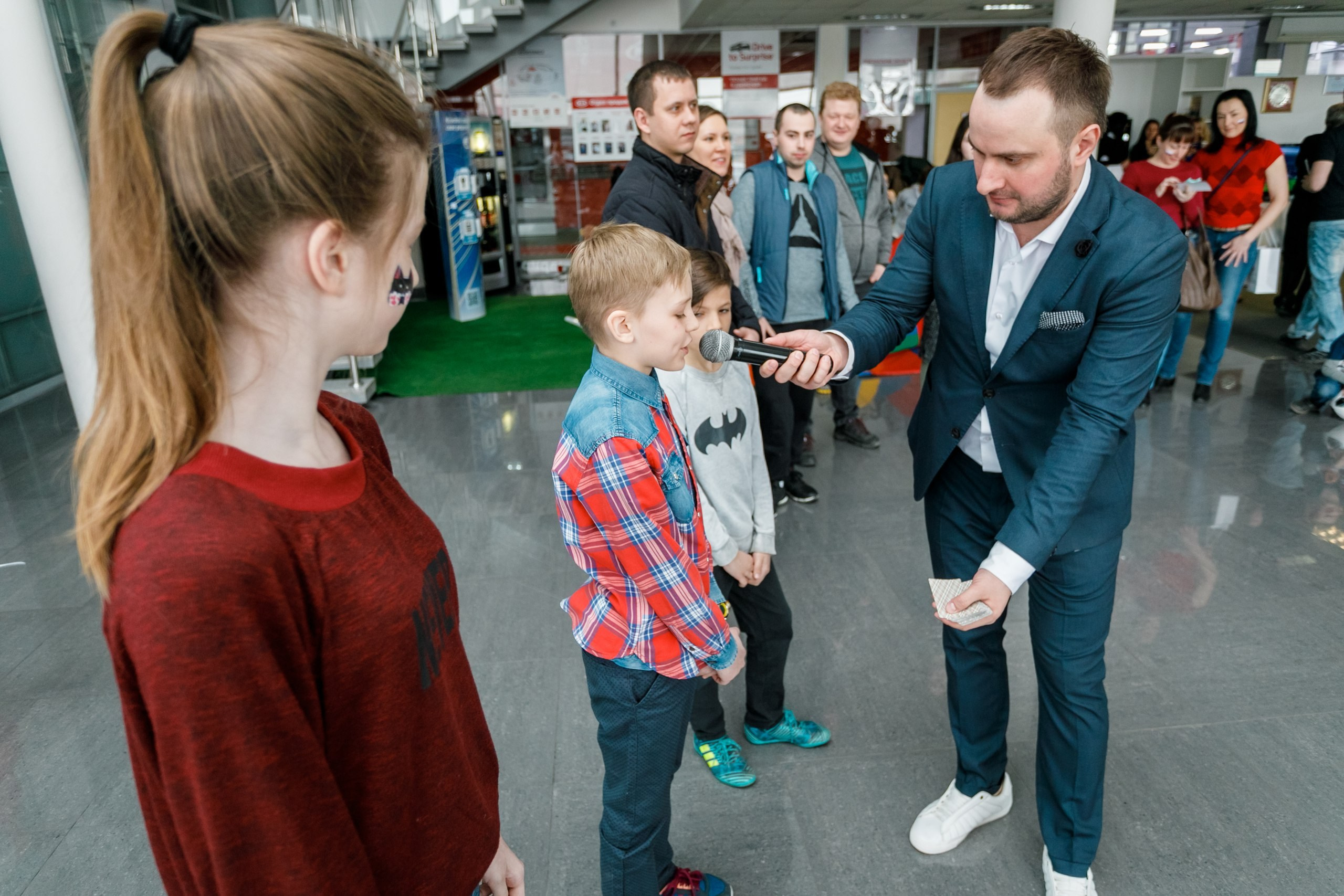 Розыгрыш билетов на ЧМ по футболу FIFA @ Киа Центр. Репортажный фотограф Максим Полянский. Москва, Санкт-Петербург, Красноярск