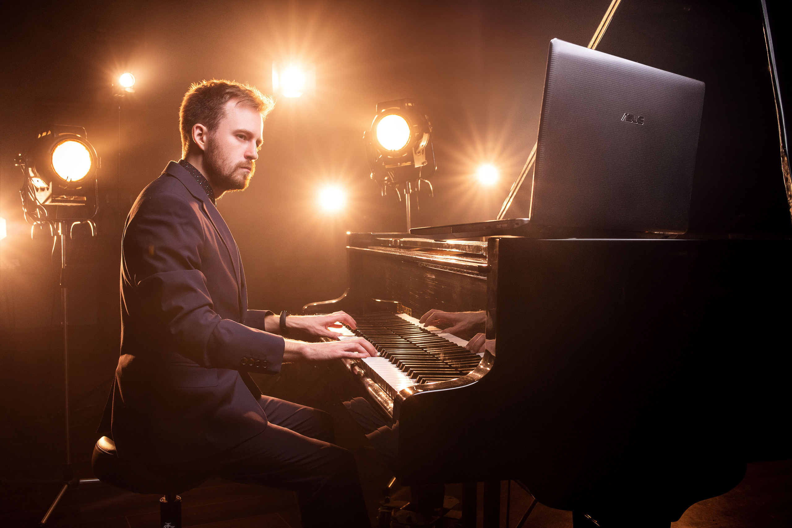 Advertising photographer in Dubai — Maxim Mitrofanov