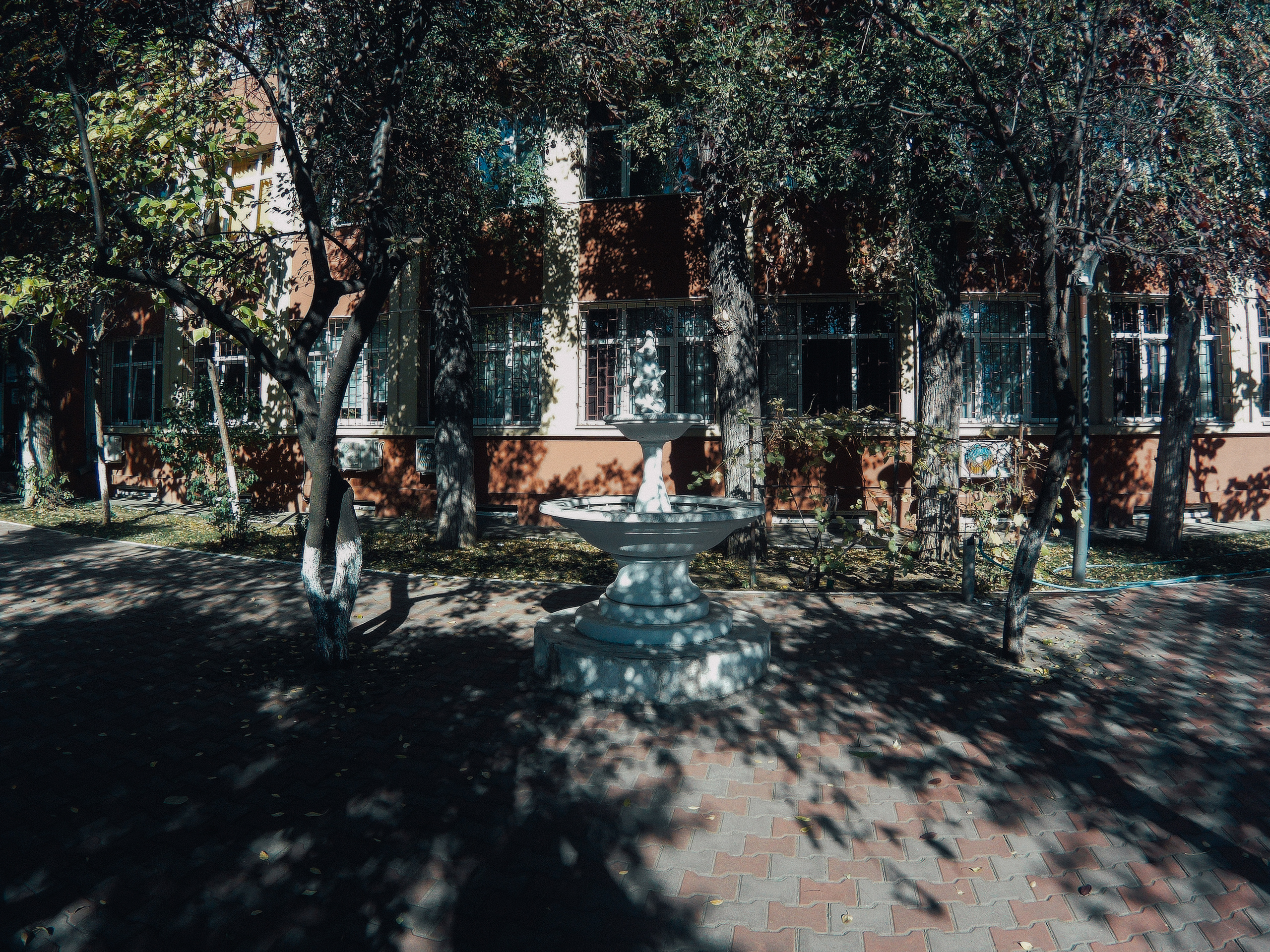 The Balkans. Künstler Verstecktoff