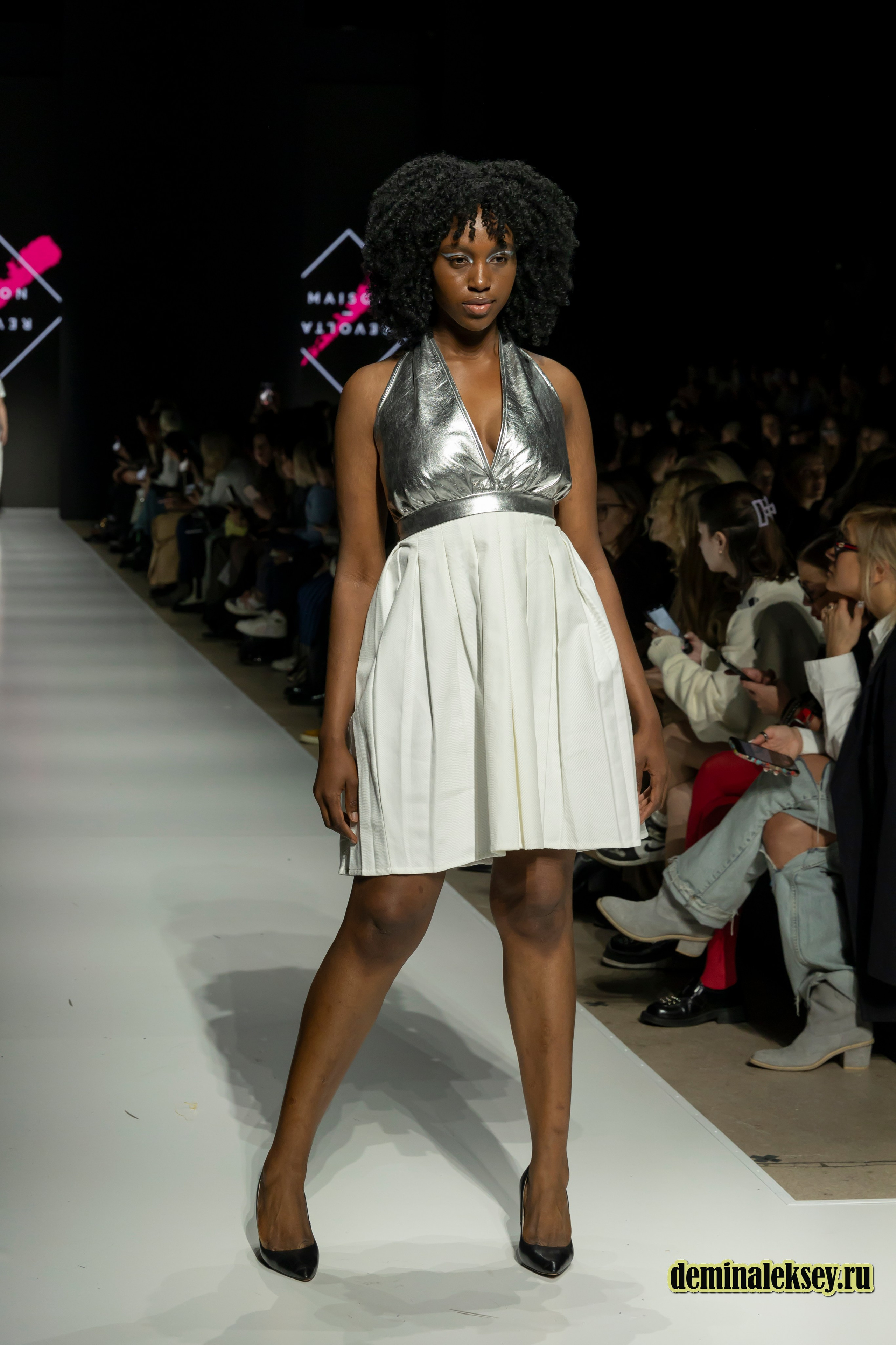 Московская неделя моды 2024 4 октября дизайнер MAISON REVOLTA Бразилия. Репортажный, семейный и студийный фотограф в Москве Демин Алексей