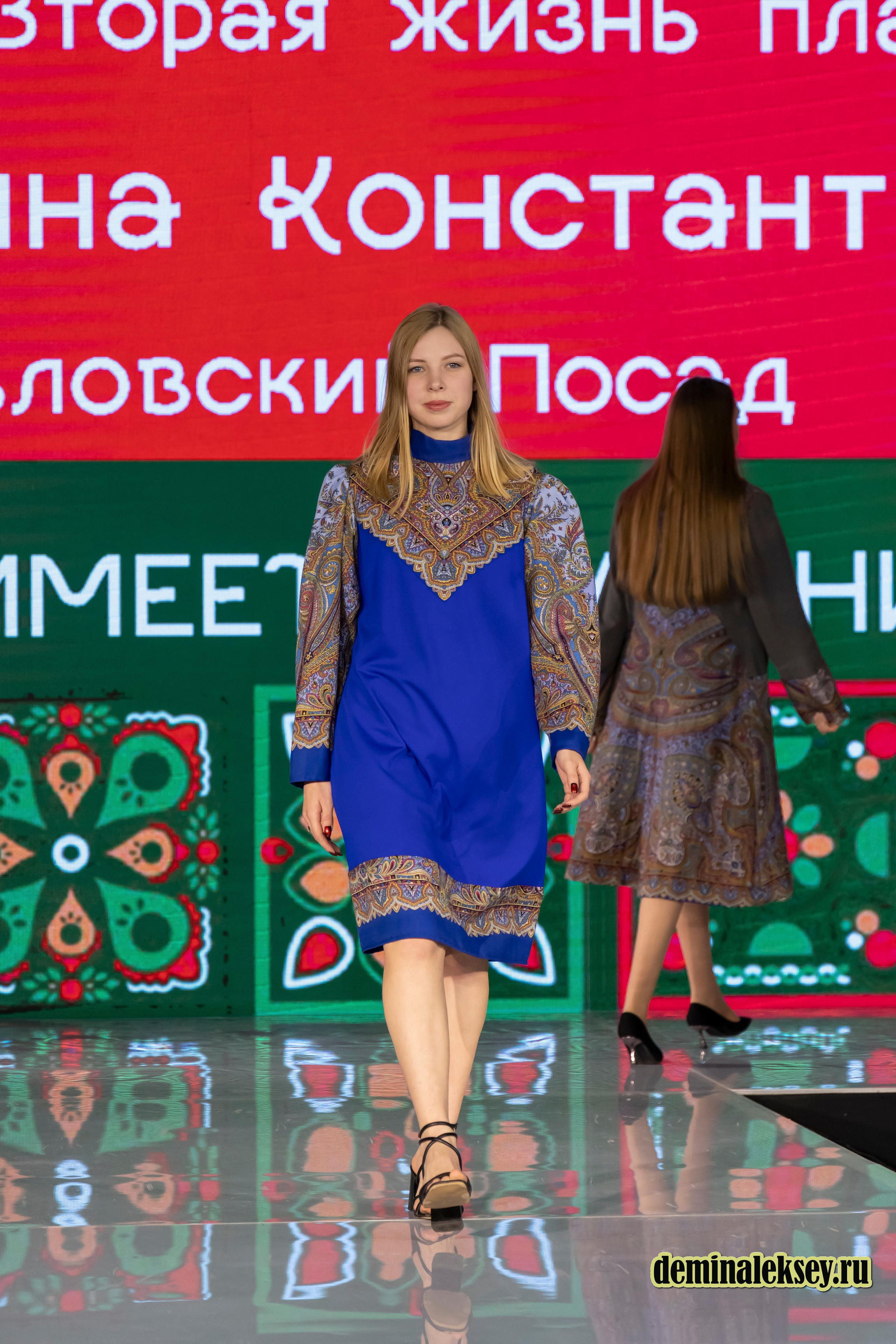 Показ бренда Павловский Посад на выставке Уникальная Россия 2025. Репортажный, семейный и студийный фотограф в Москве Демин Алексей