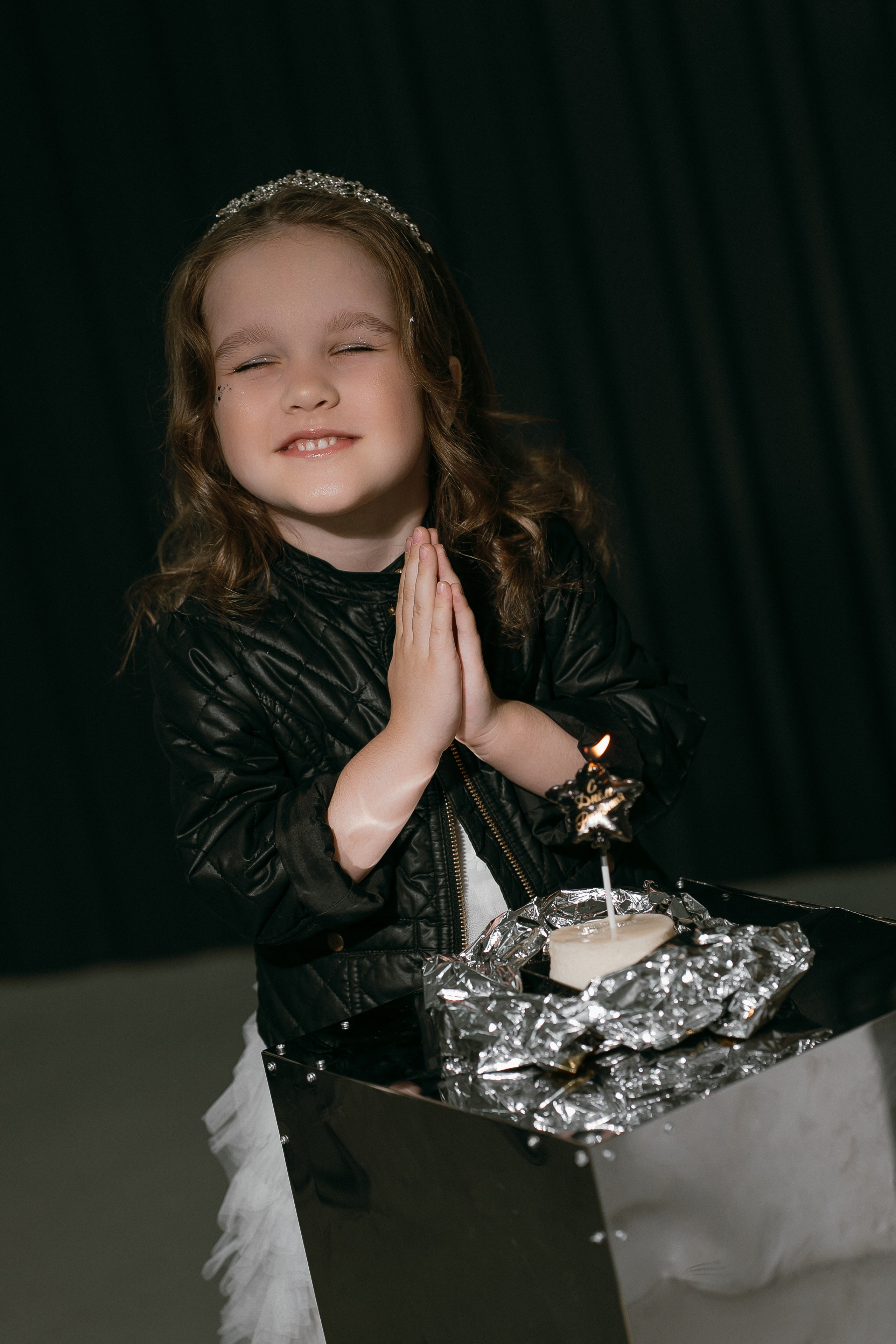 Фотосессия для девочки в платье. Фотограф Ким Наталья в Красноярске