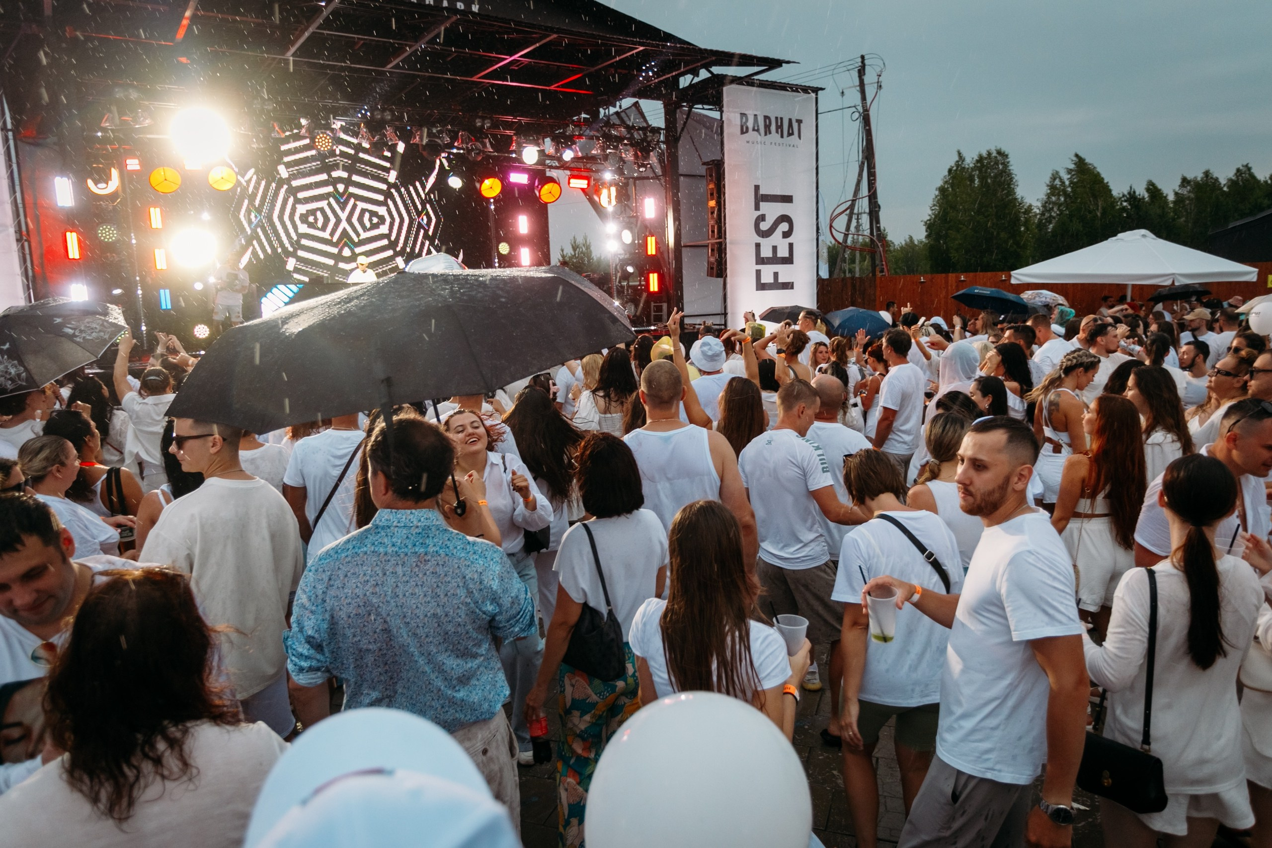 White Party @ Бархат парк. Репортажный фотограф Максим Полянский. Москва, Санкт-Петербург, Красноярск