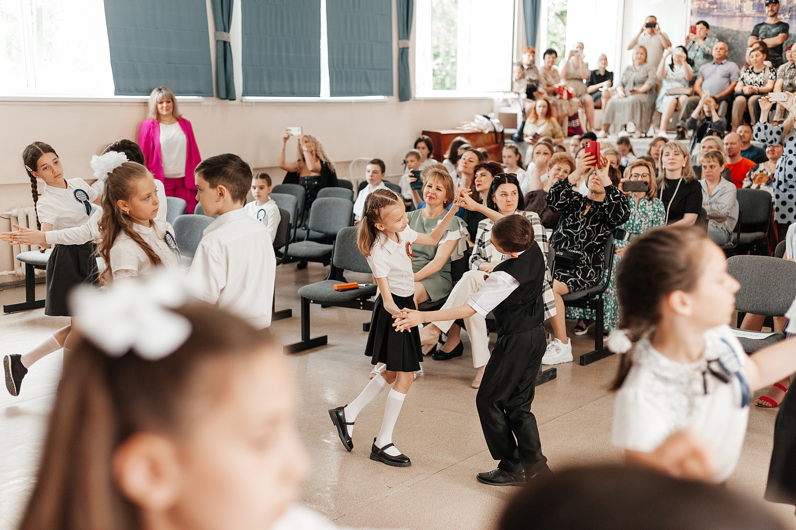 Выпускной начальной школы. Гимназия 95. Свадебный и семейный фотограф в Ростове-на-Дону Алина Астахова