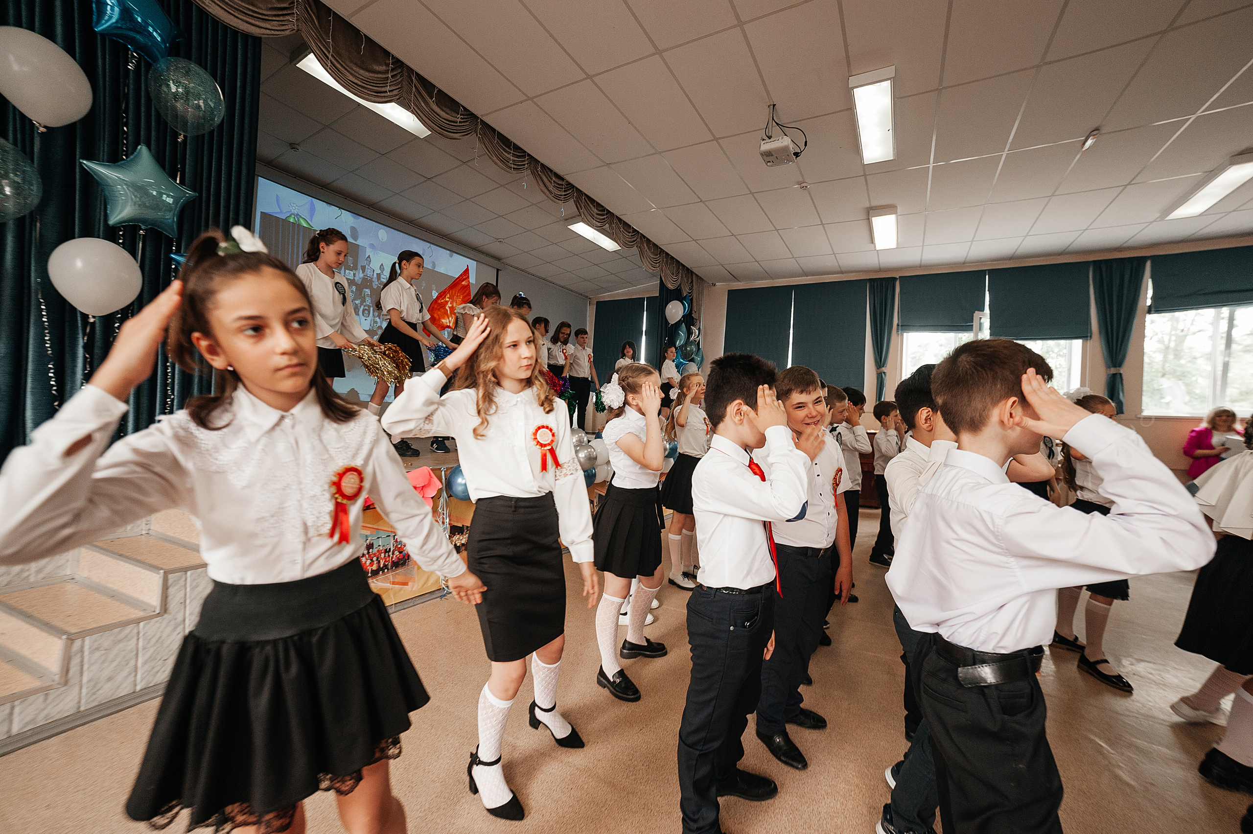 Выпускной начальной школы. Гимназия 95. Свадебный и семейный фотограф в Ростове-на-Дону Алина Астахова