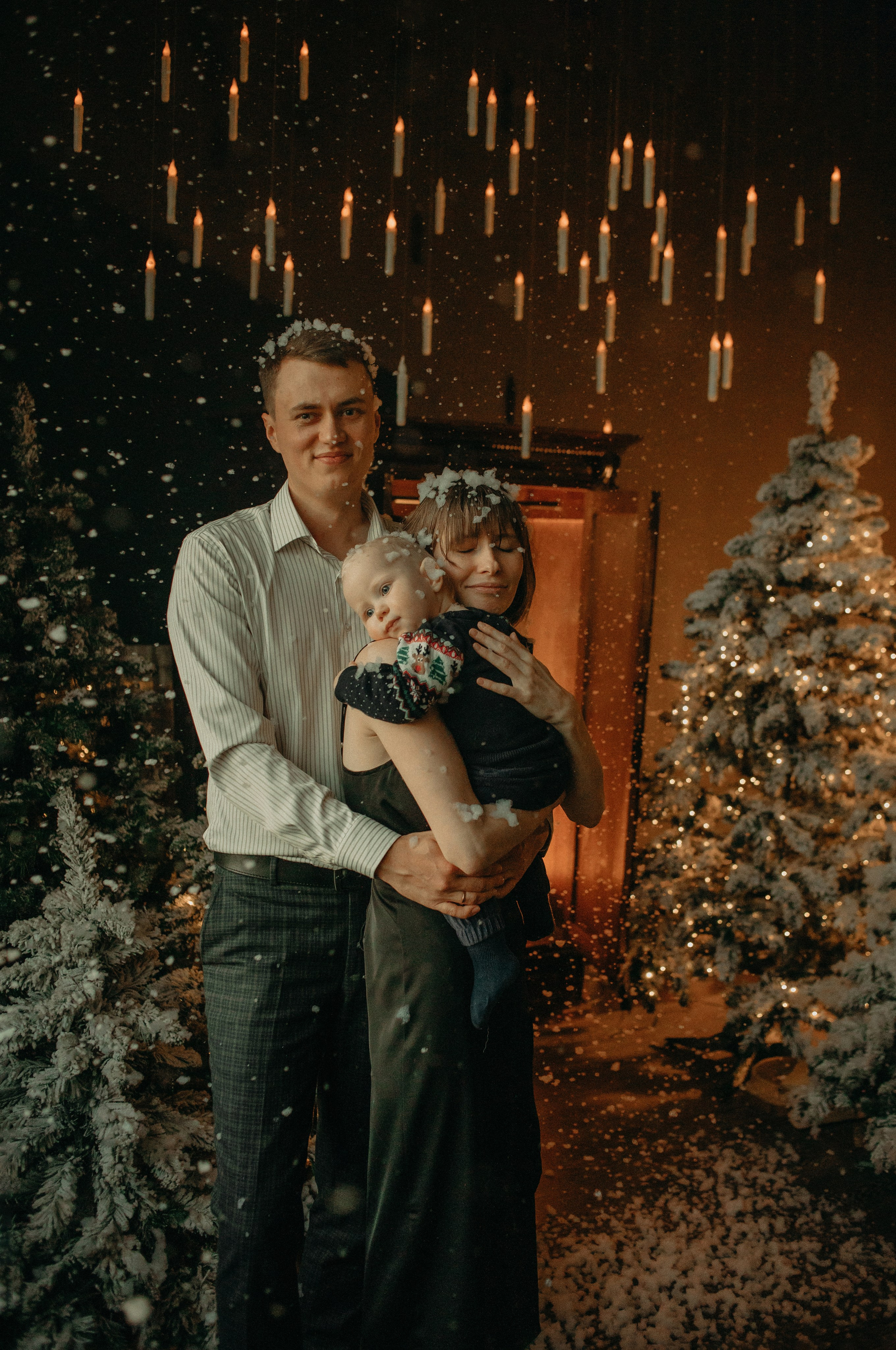 Семейные новогодние в темной студии 2024\2025. Фотограф в Краснодаре Евгения Михаевич
