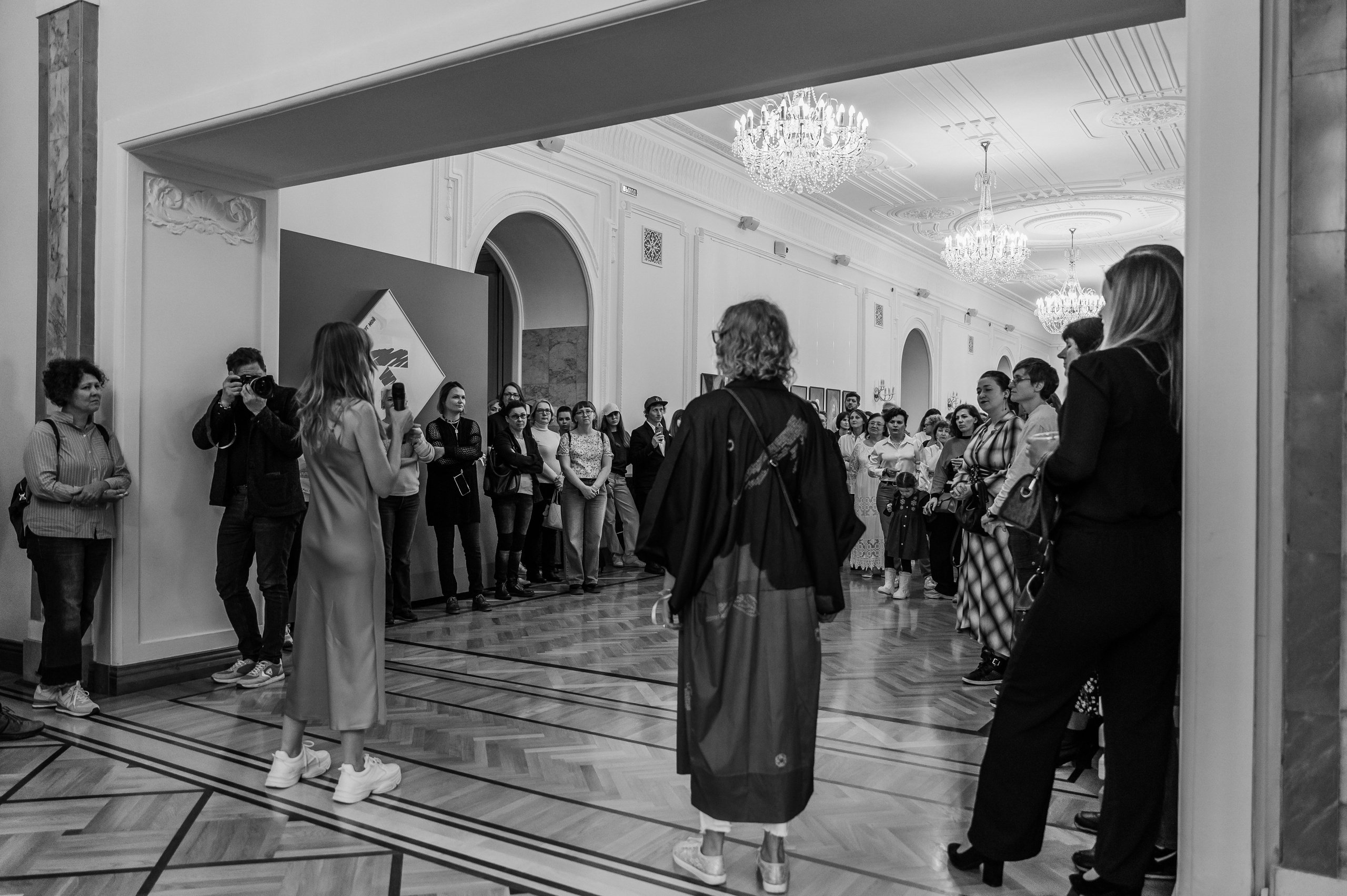 Открытие выставки Кати Васильевой в Молодежном театре. Wedding and family photographer USA