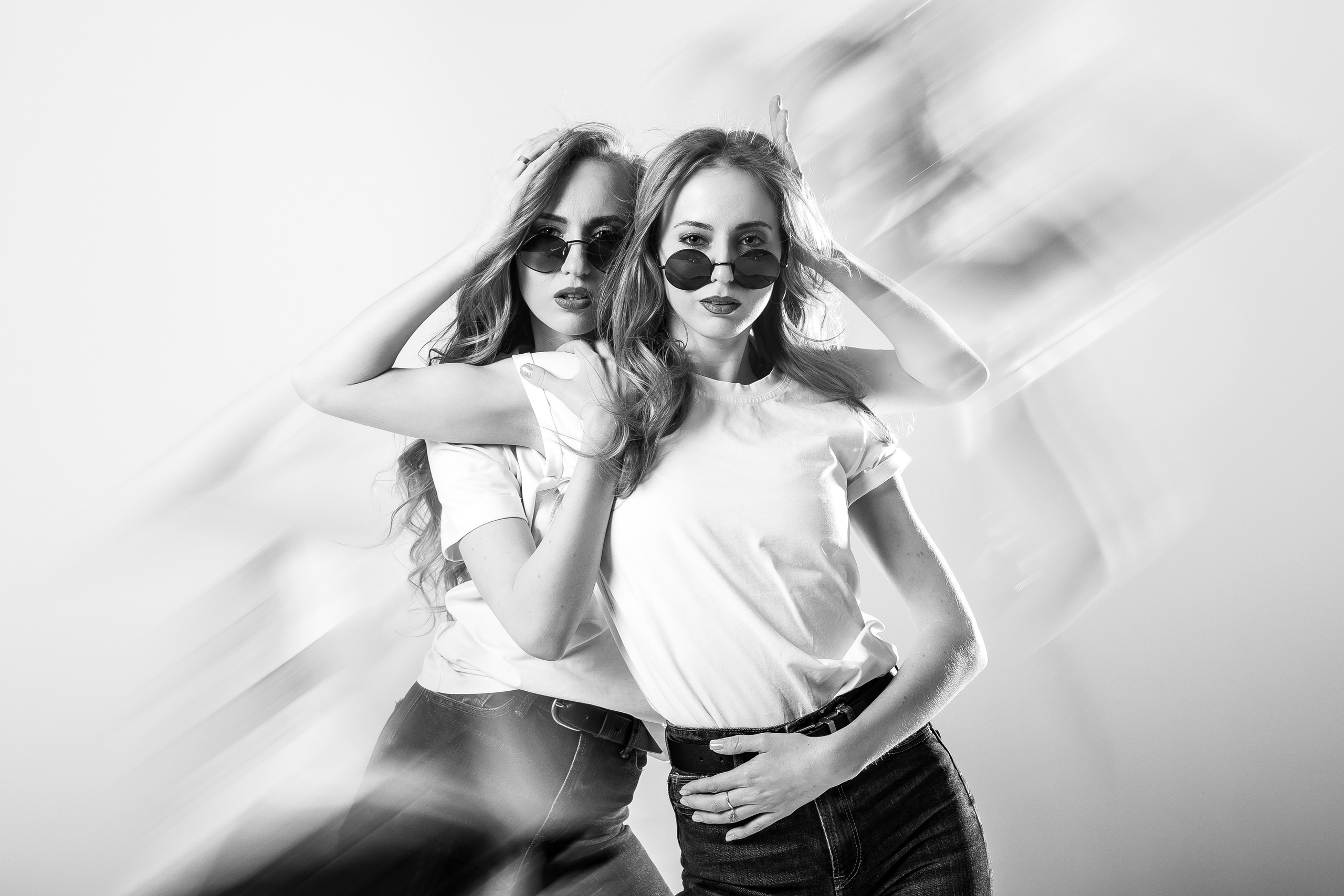 Вика и Настя