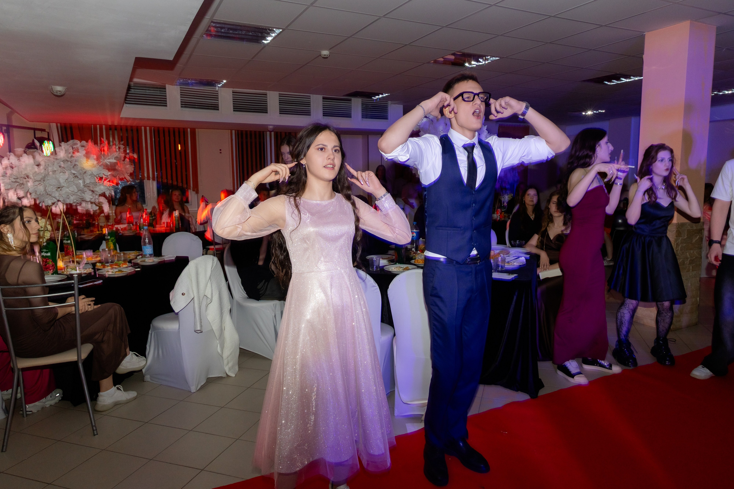 Школьный выпускной 2025 год в Минске, Беларуси. Свадебный фотограф в Минске/Беларуси Сергей Спиридонов