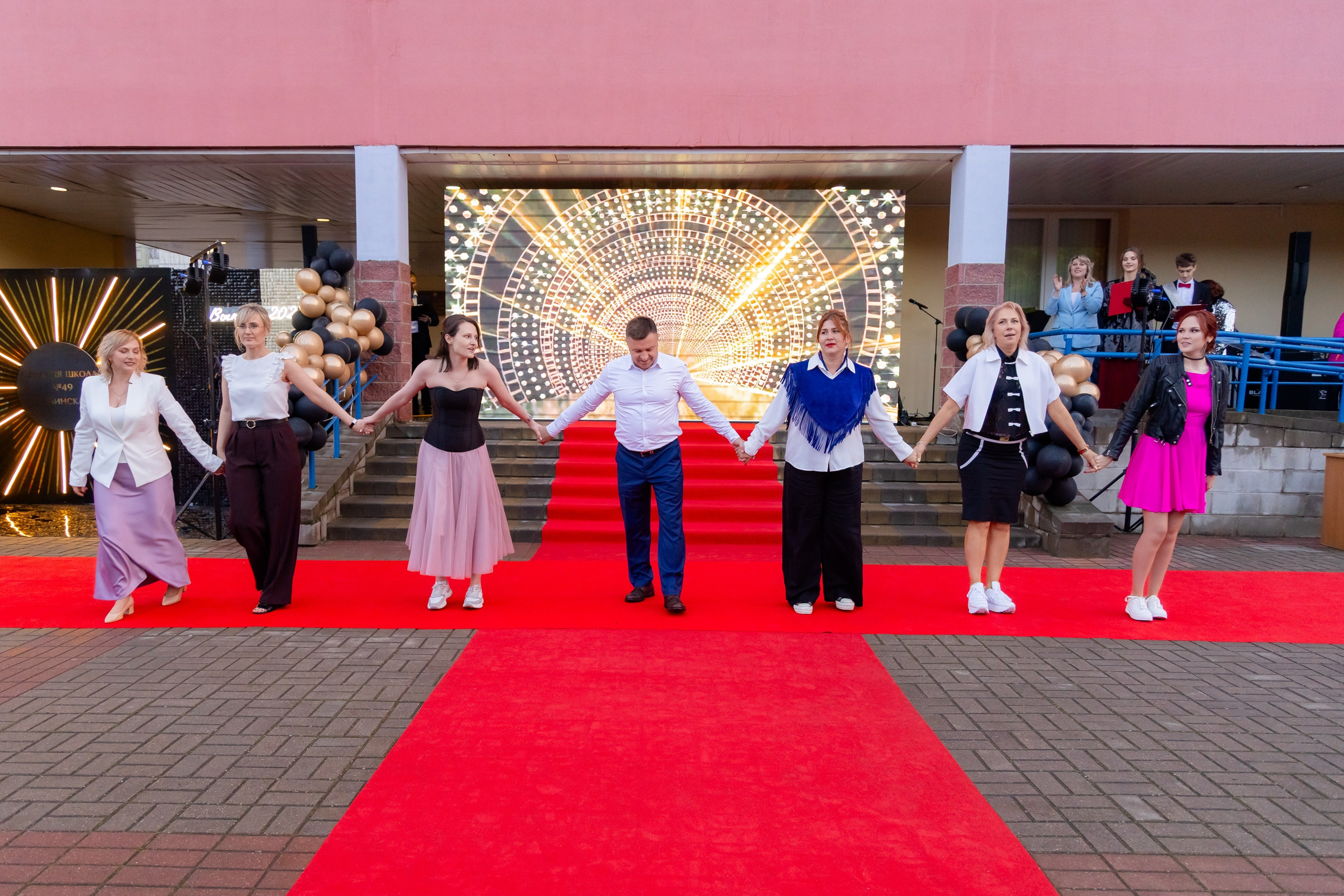 Школьный выпускной 2025 год в Минске, Беларуси. Свадебный фотограф в Минске/Беларуси Сергей Спиридонов