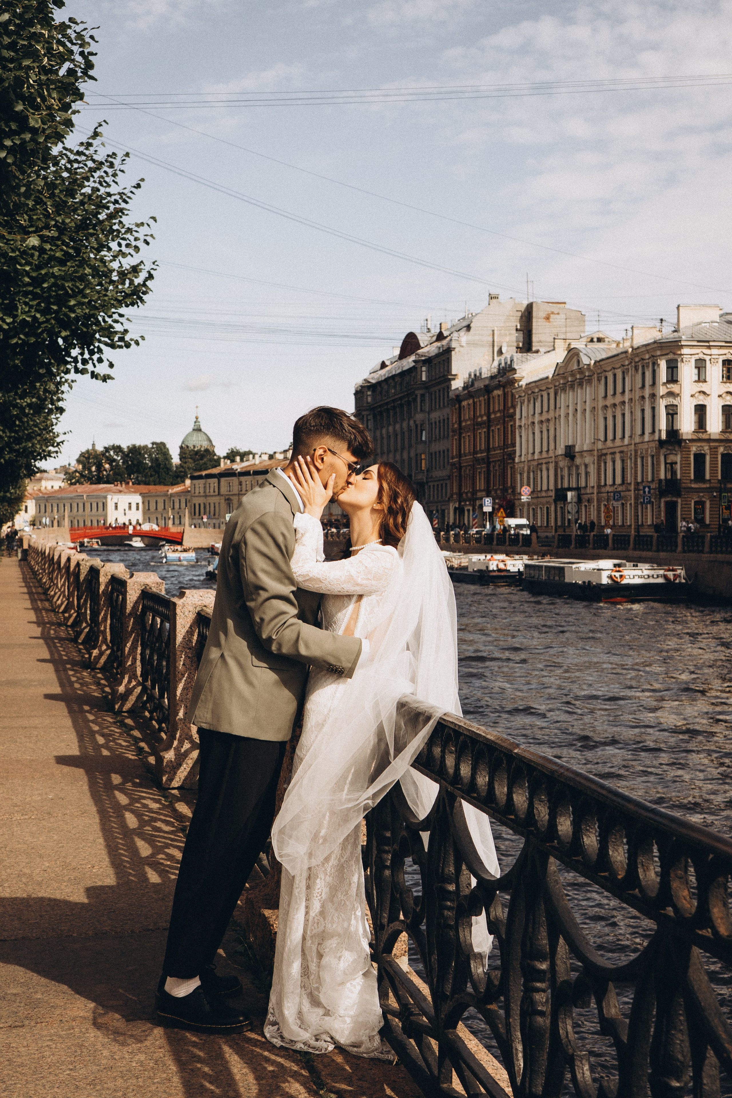 СВАДЕБНАЯ ПРОГУЛКА ВОЗЕ ИСАИКЕВСКОГО СОБОРА АСТОРИИ И ЗАКОНОДАЛЕТНОГО СОБРАНИЯ. Профессиональный фотограф, Санкт-Петербург — Виктория Богомолова