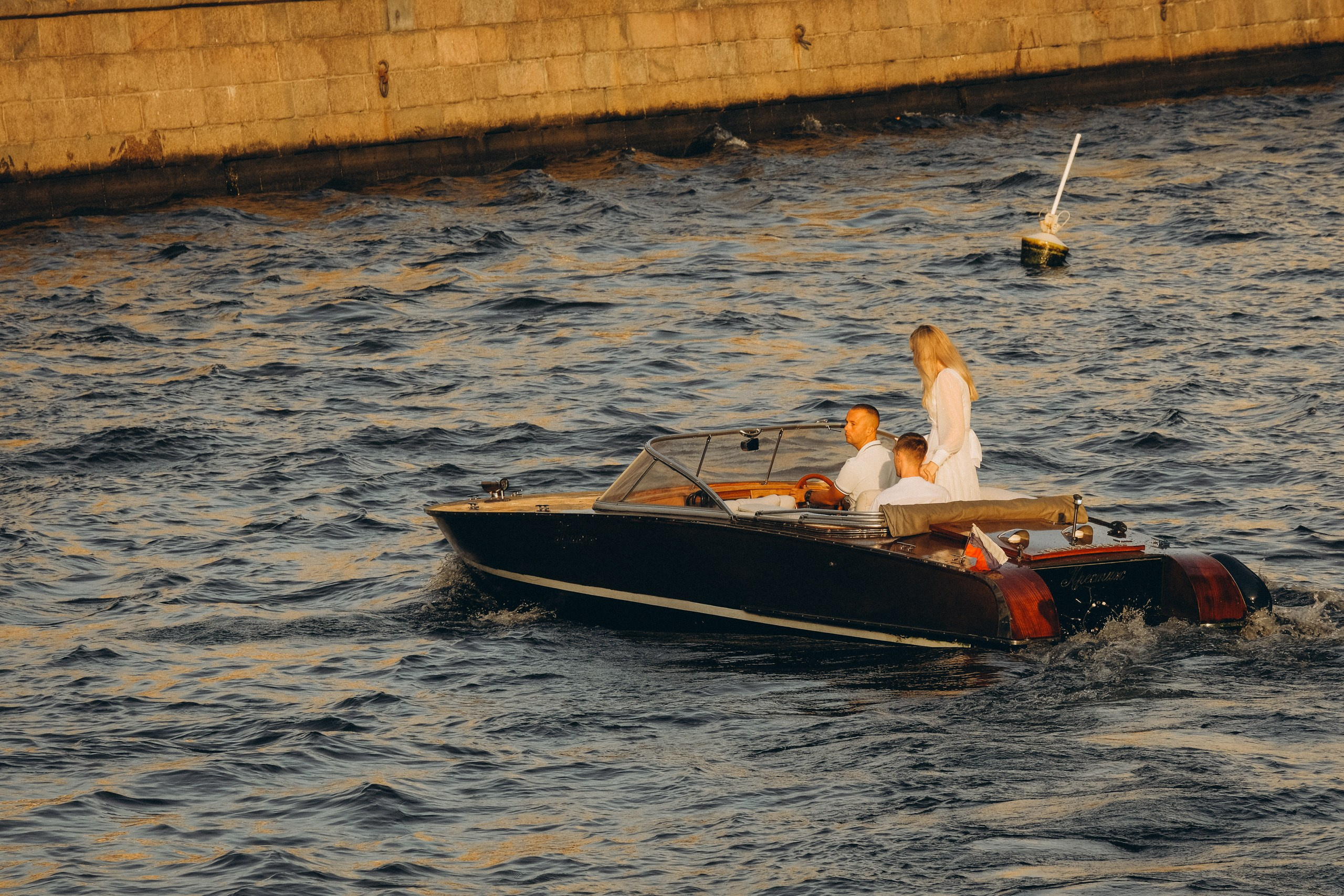 СВАДЕНБНАЯ СЬЕМКА НА КАТЕРЕ ПО КАНАЛАМ САНКТ-ПЕТЕРБУРГА И В АКВАТОРИИ НЕВЫ. Профессиональный фотограф, Санкт-Петербург — Виктория Богомолова