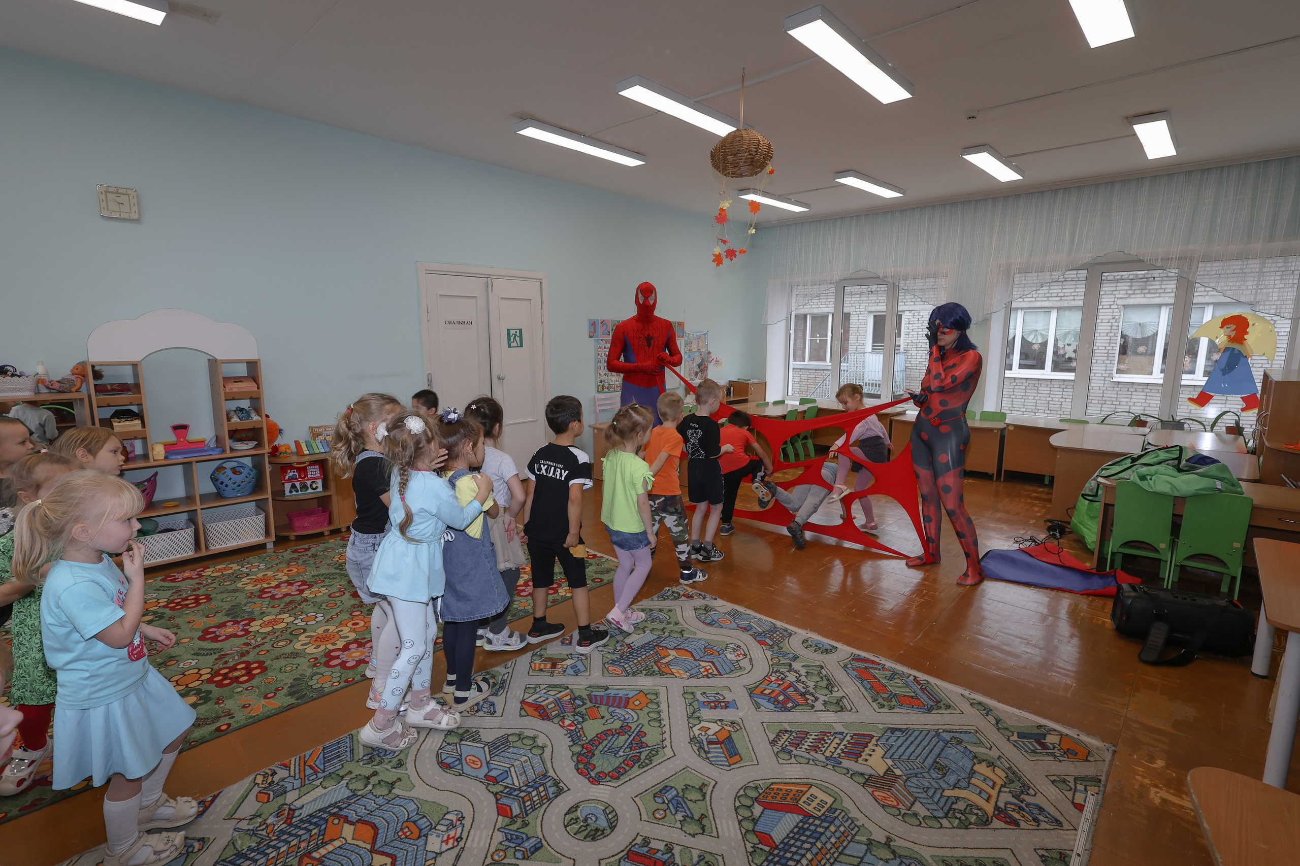 Детский день рождения с Человеком-пауком и Леди Баг