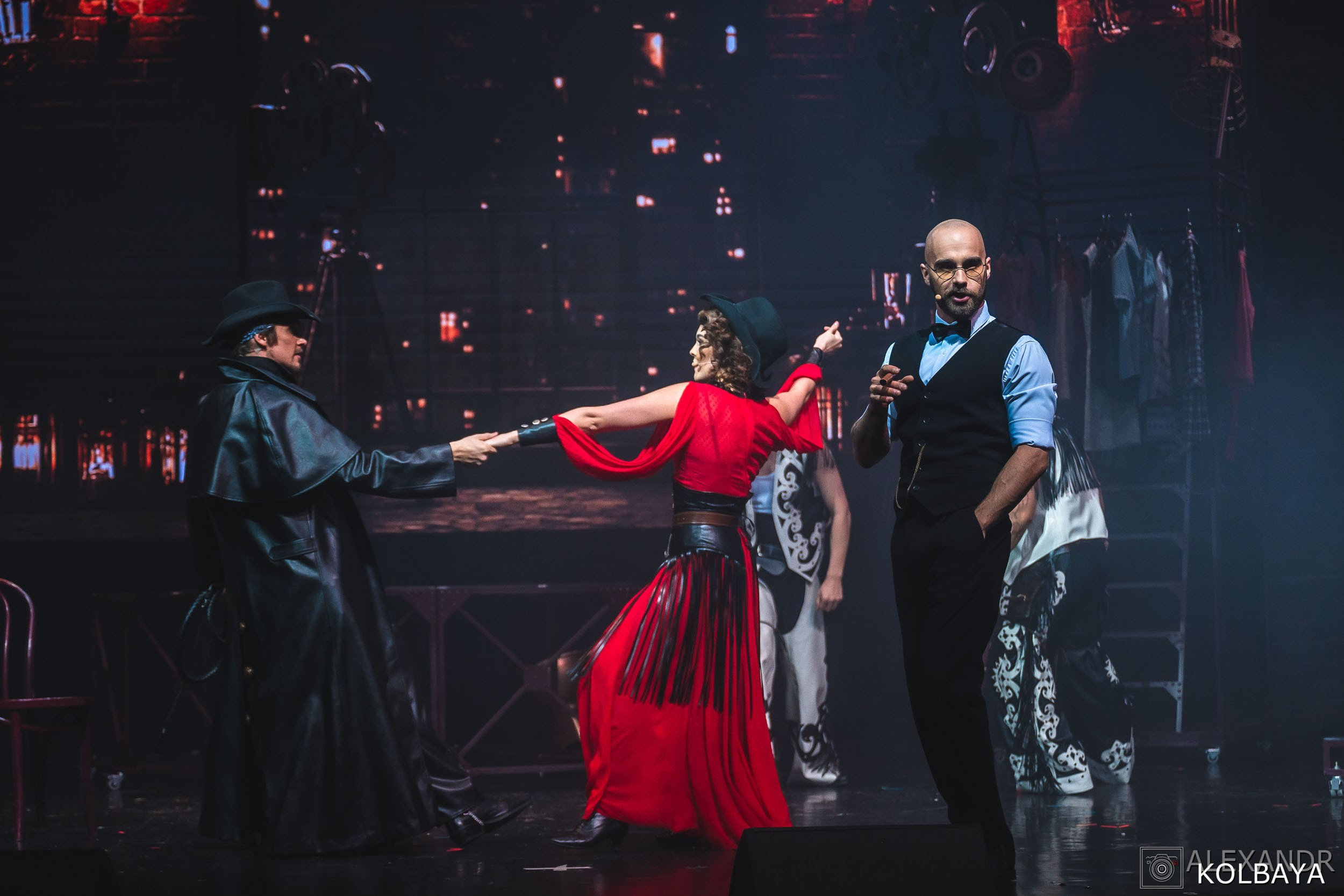 Фотографии со спектакля «Привет, я тетя Чарли». Концертный и театральный репортажный фотограф в Москве Александр Колбая