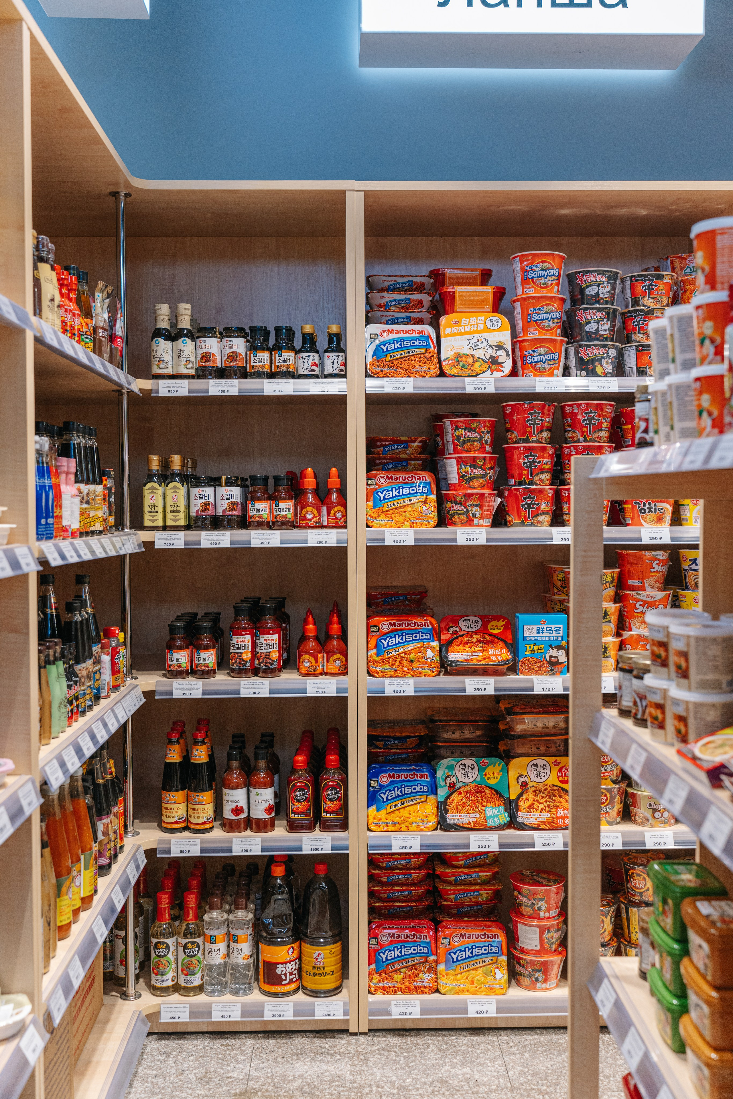 Интерьер магазина азиатских продуктов в Москве Korfood.ru
