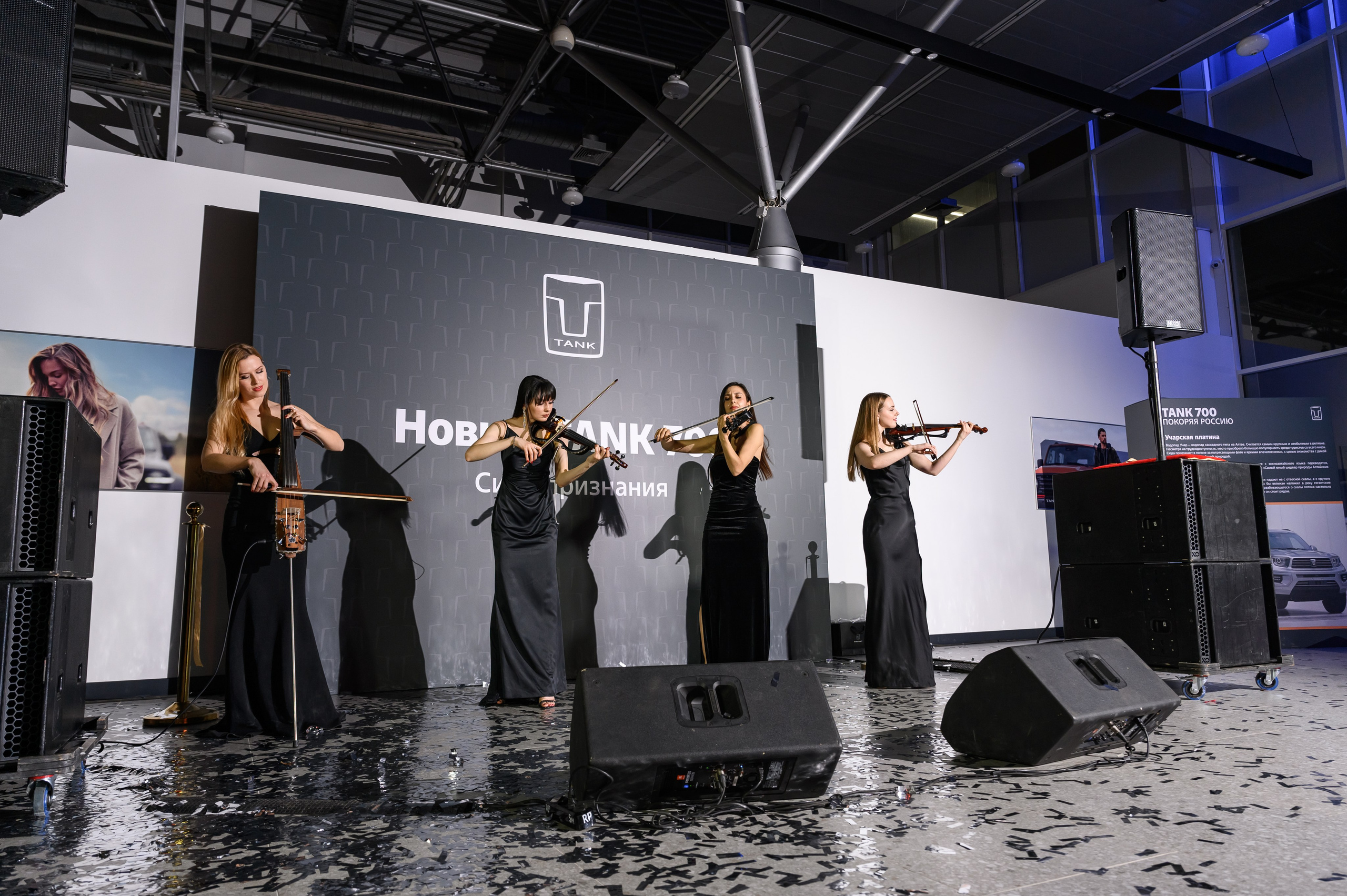 Автосалон Танк. Свадебный фотограф Москва Юрий Кульман