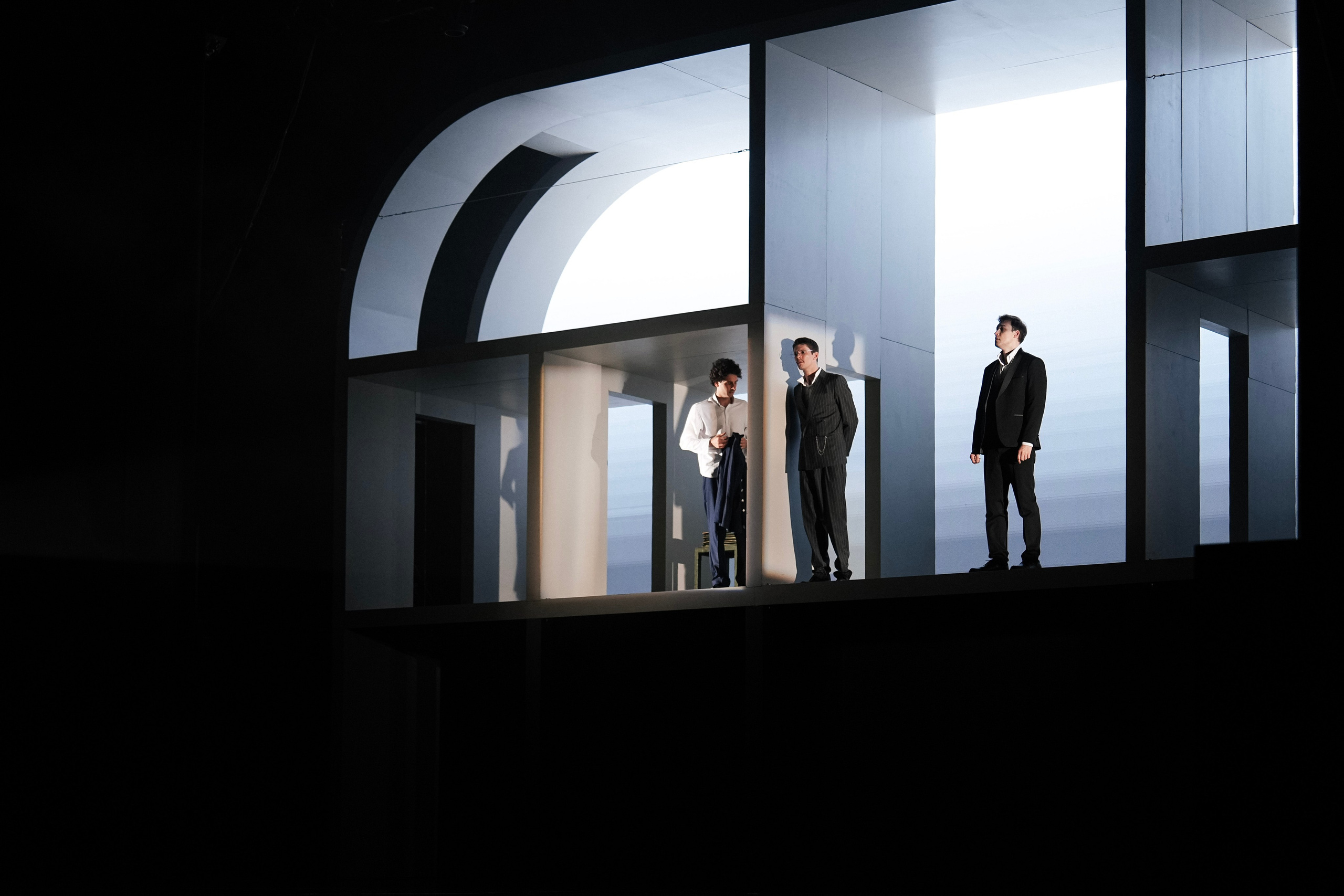 Гранатовый — пластический спектакль. Фотограф с психологическим образованием