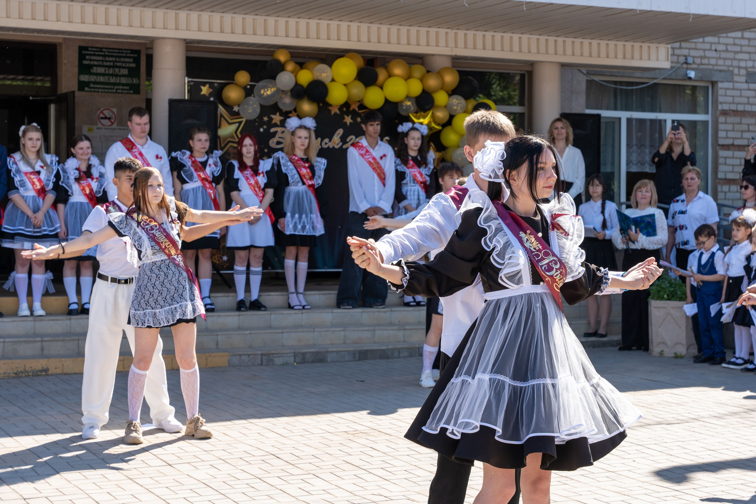 Прощай, школа, здравствуй, мир! Последний звонок и выпускной 9 А» класса. Фотограф |Ленинск, Волжский, Волгоград| Наталья Савилова