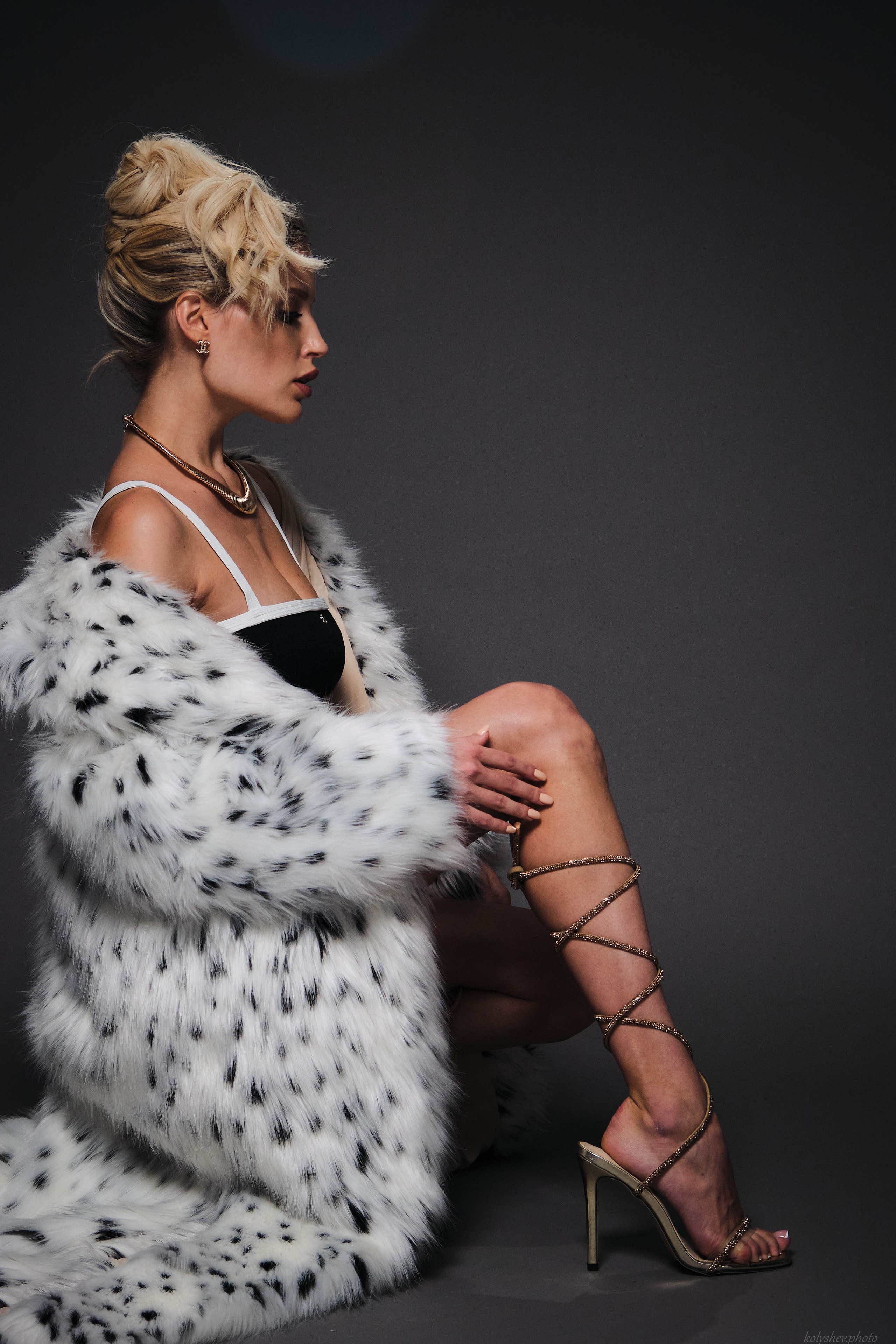 Стильная фотосессия для девушки в Коломне