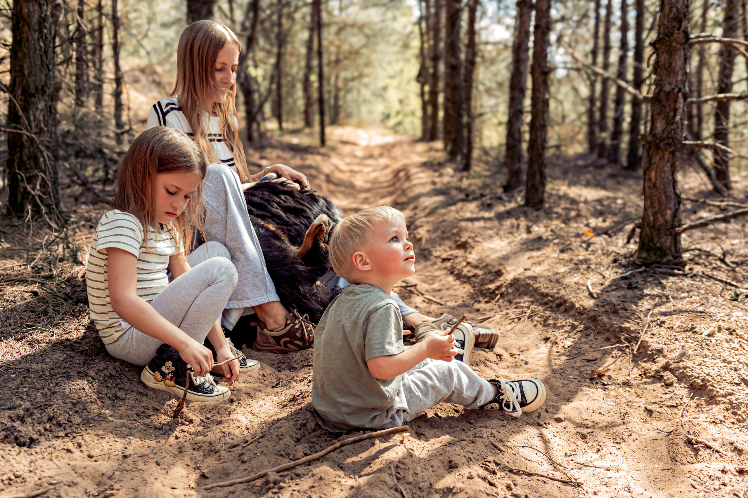 Семейная фотосессия в лесу