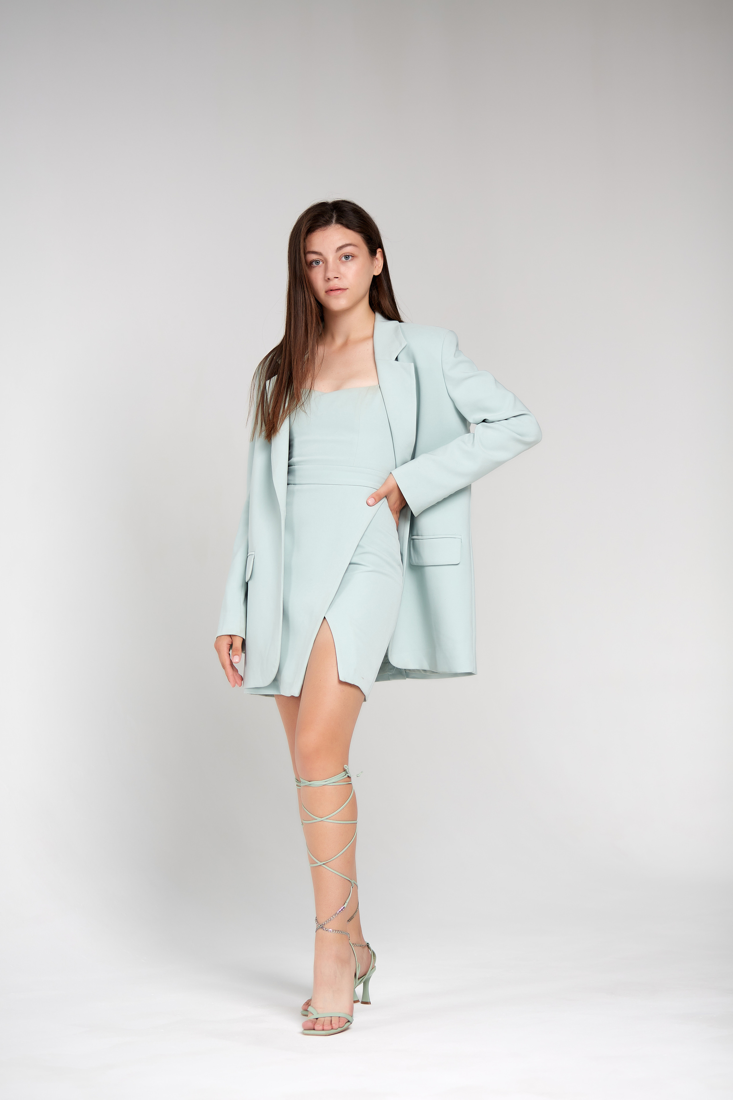 возможность снимать с естественным светом в течение всего светового дня.