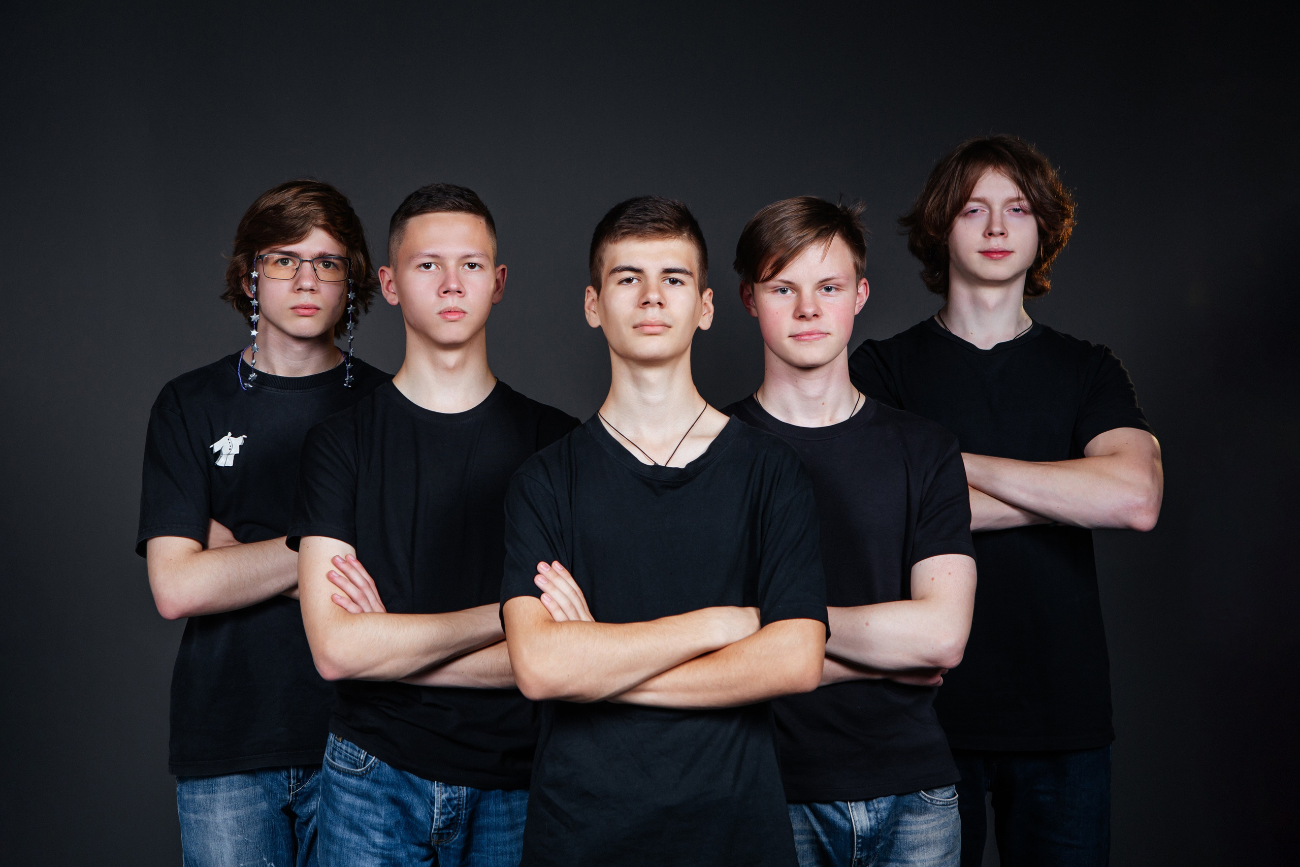 Черный фон. Фото дети. Выпускные альбомы Нижний Тагил