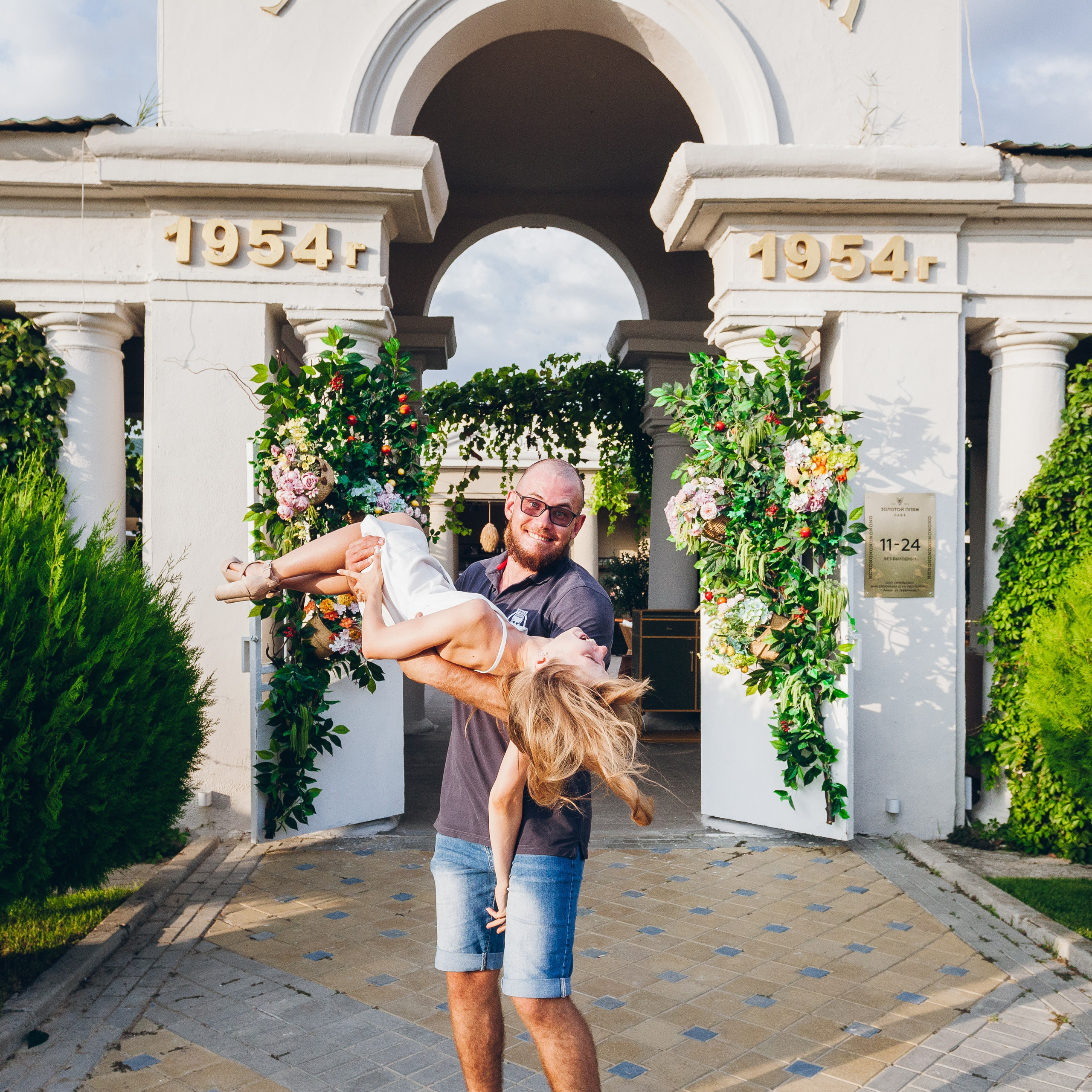 День рождение в уютном ресторане. Фотограф Денис Денисов